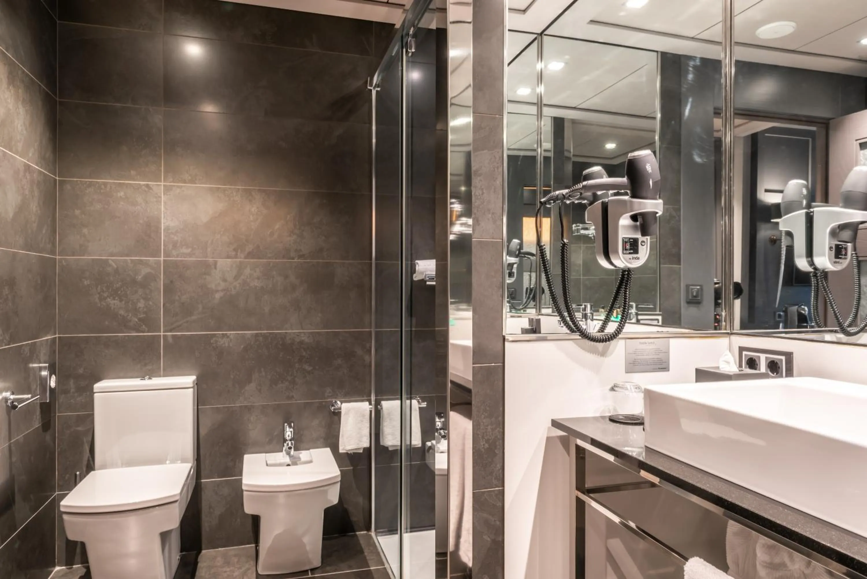 Bathroom in Hotel Val de Neu G.L.