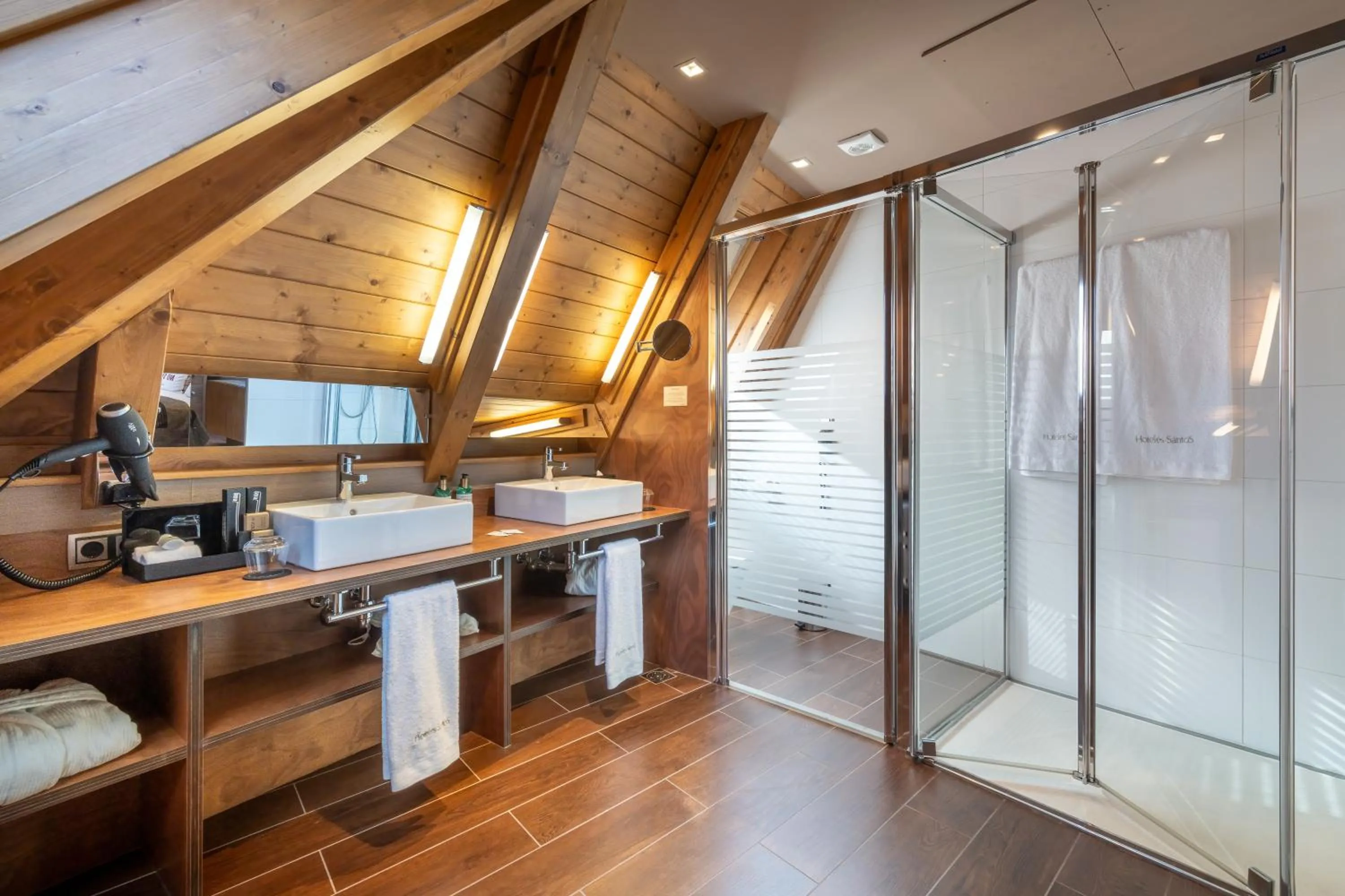 Bathroom in Hotel Val de Neu G.L.