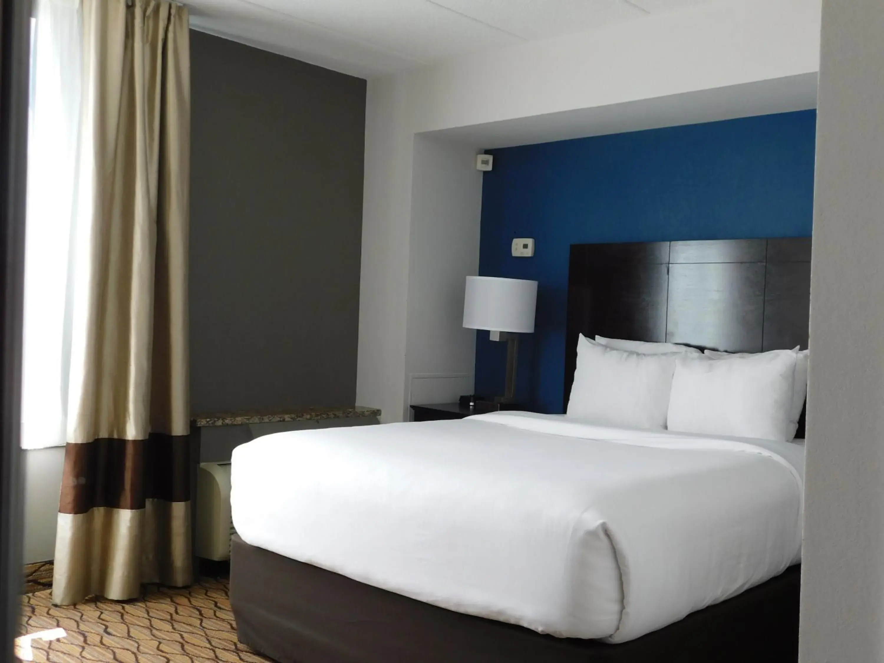 Bed in Comfort Inn & Suites Glen Mills - West Chester Bed in Comfort Inn & Suites Glen Mills - West Chester