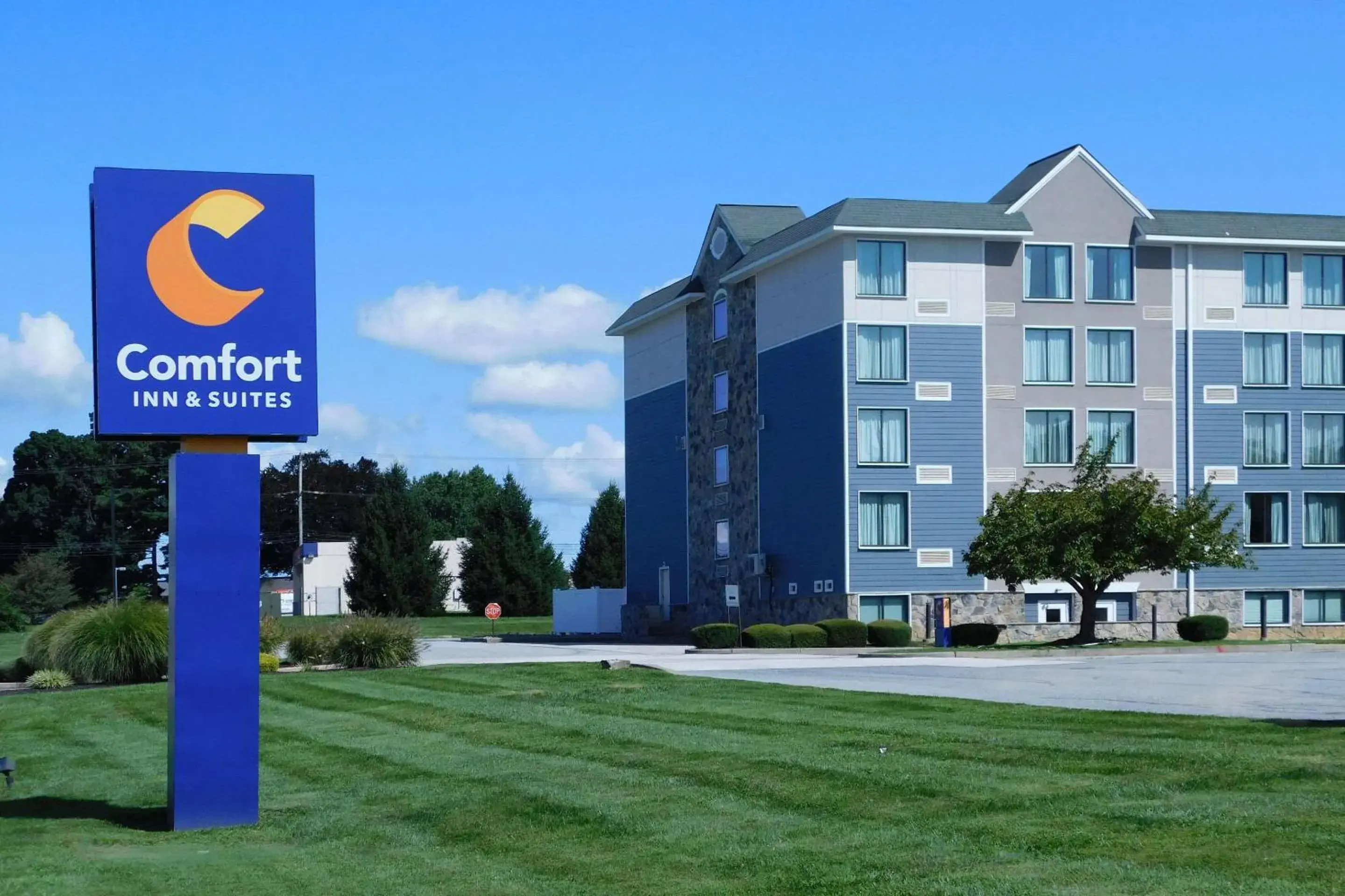 Property building in Comfort Inn & Suites Glen Mills - West Chester Property building in Comfort Inn & Suites Glen Mills - West Chester