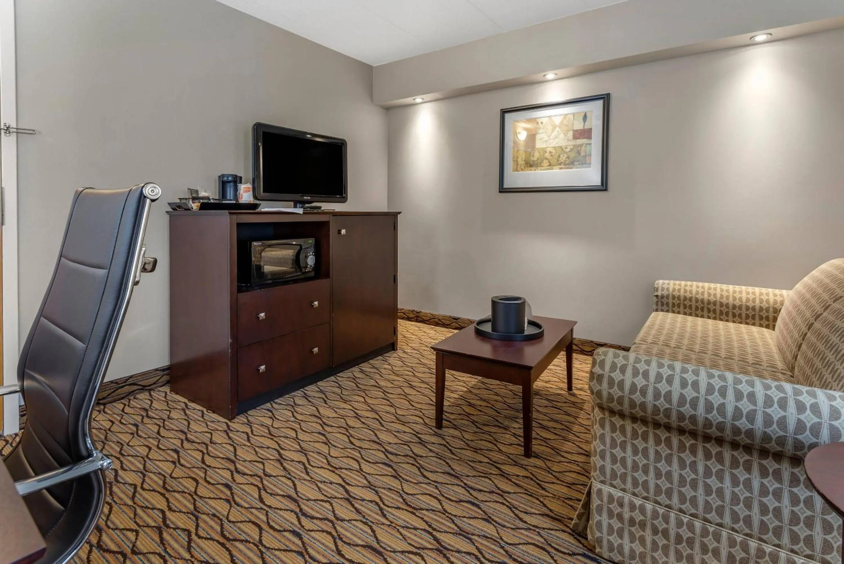 Bedroom in Comfort Inn & Suites Glen Mills - West Chester