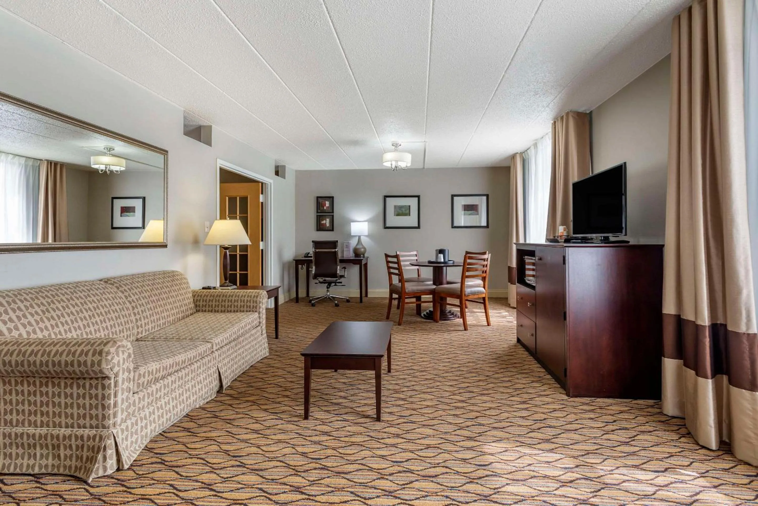 Bedroom in Comfort Inn & Suites Glen Mills - West Chester