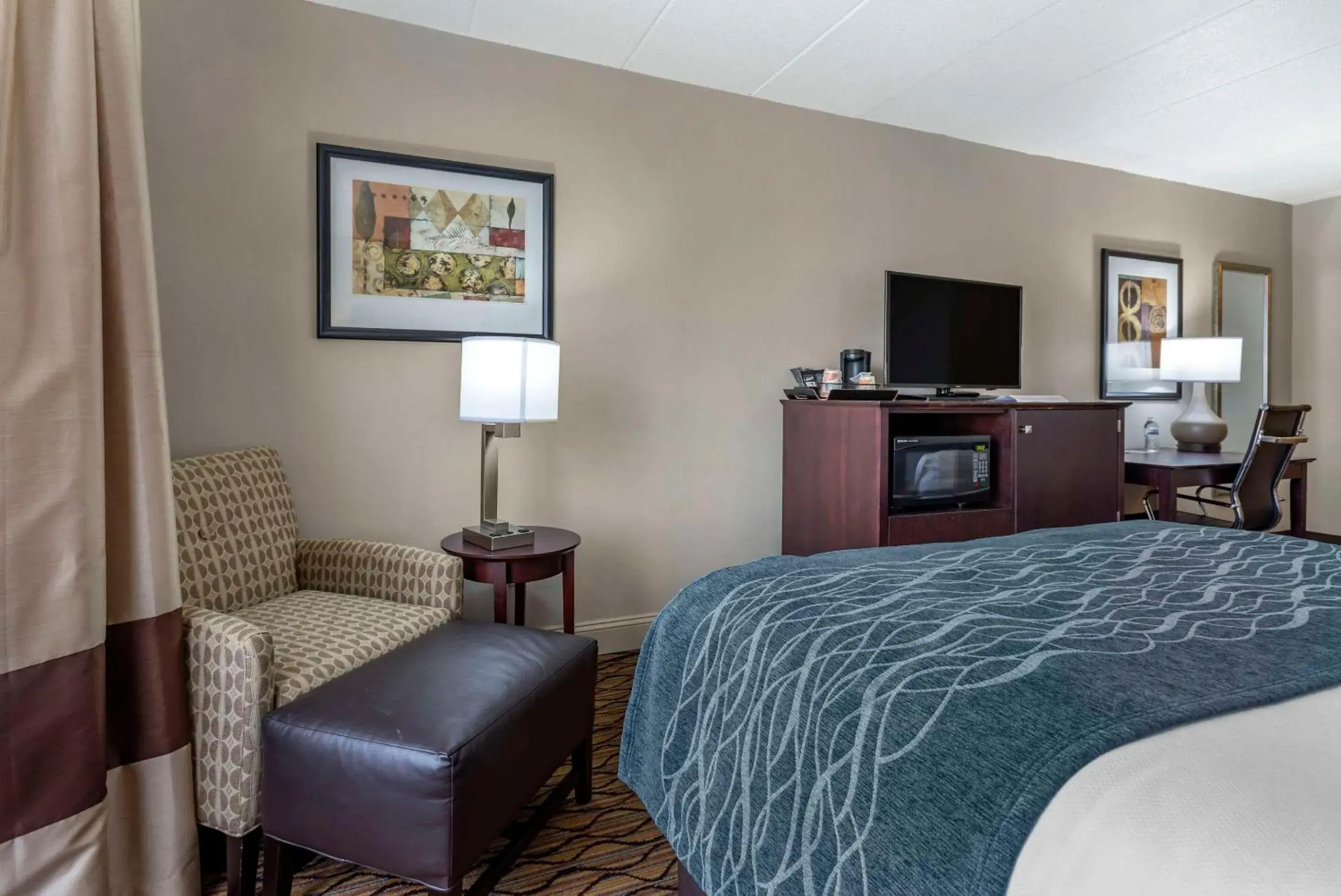 Bedroom, Bed in Comfort Inn & Suites Glen Mills - West Chester Bedroom, Bed in Comfort Inn & Suites Glen Mills - West Chester