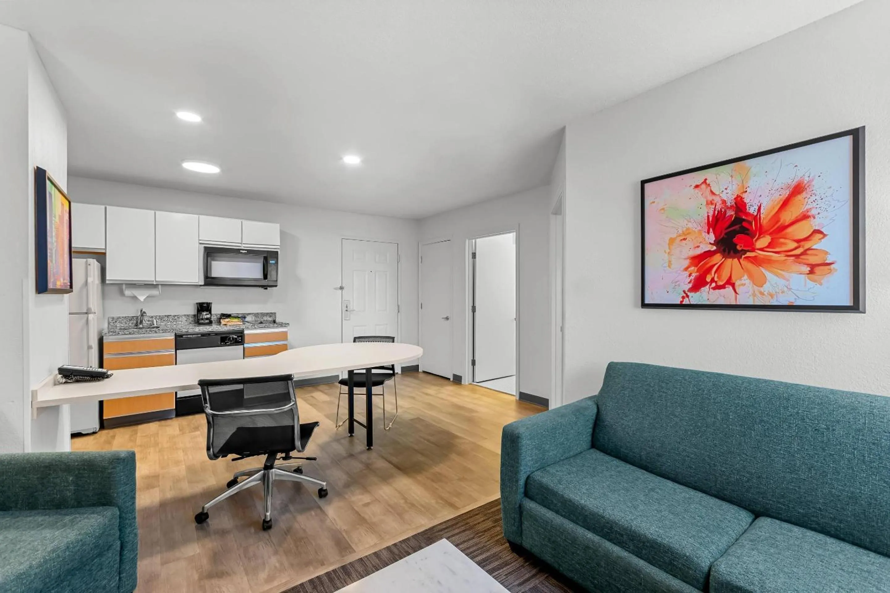 Bedroom in MainStay Suites Louisville Jeffersontown