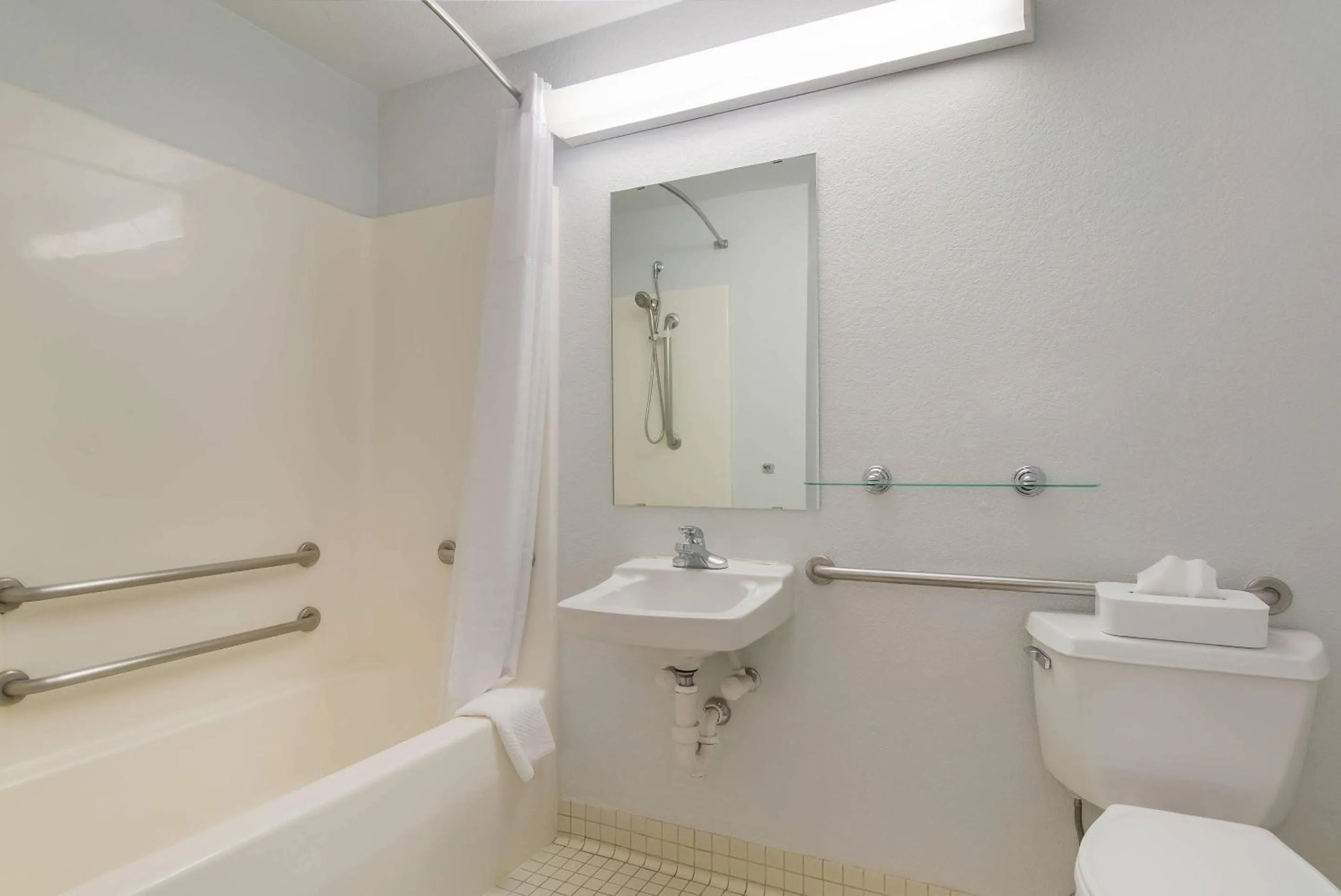 Bedroom in MainStay Suites Louisville Jeffersontown