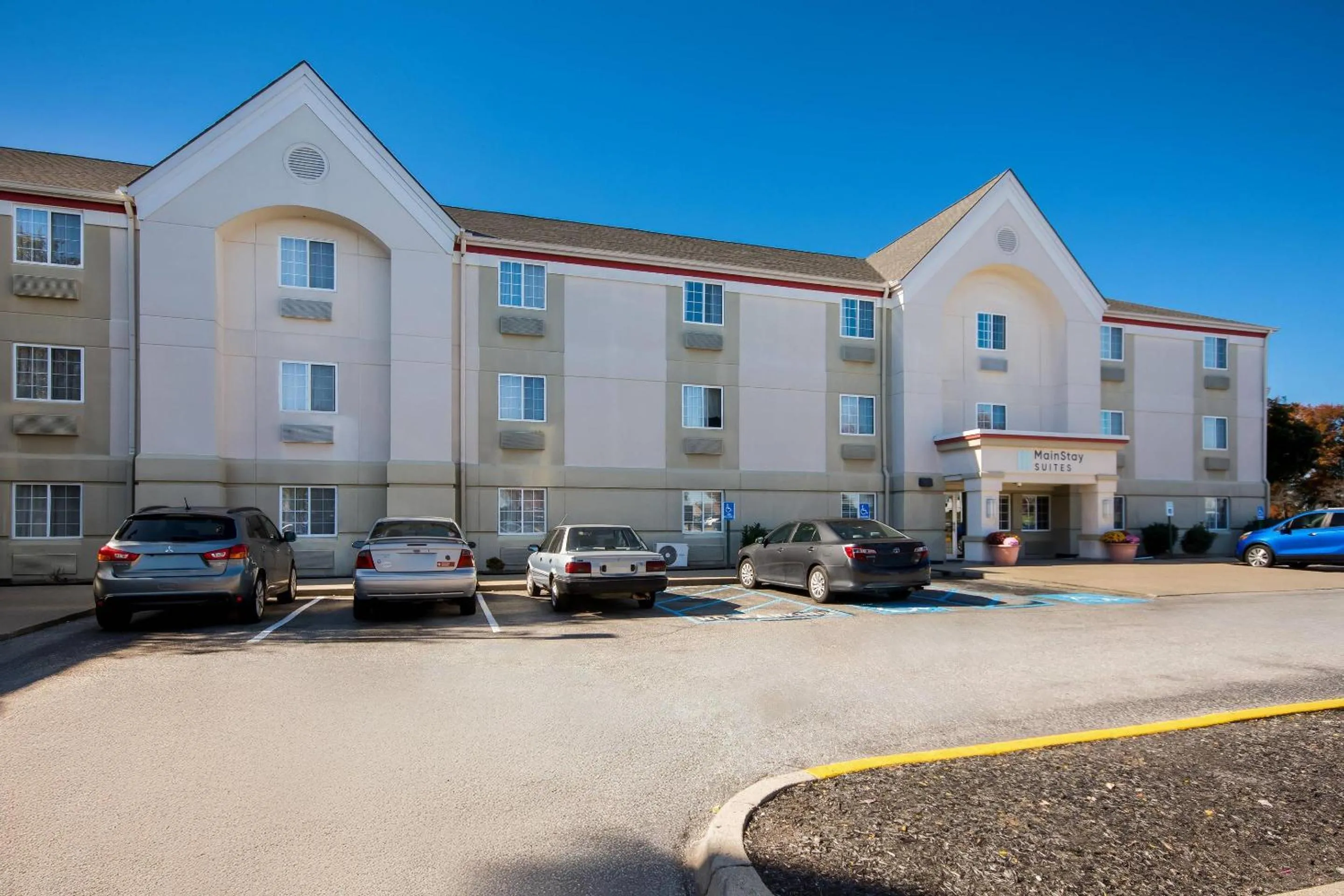 Property building in MainStay Suites Louisville Jeffersontown
