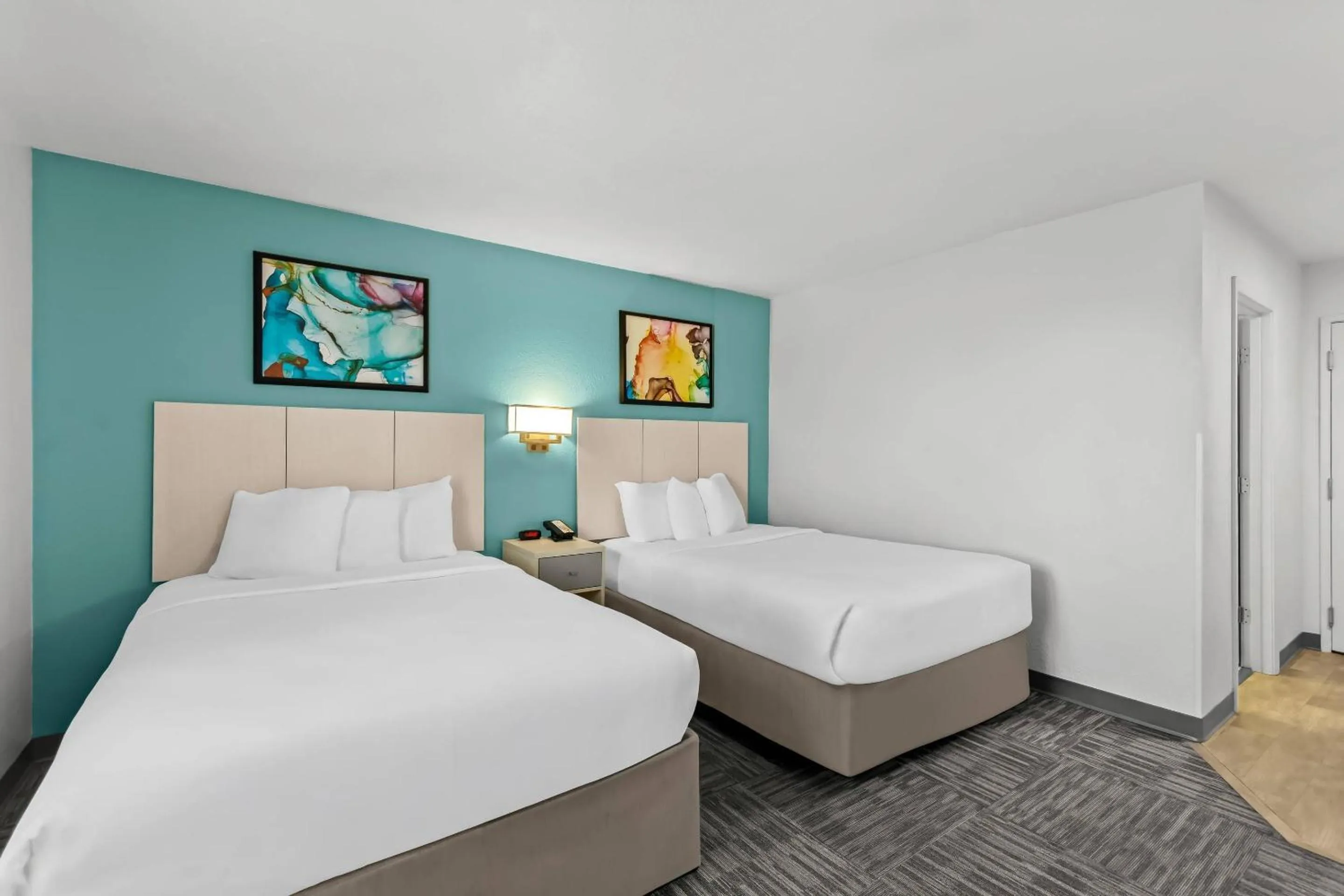 Bedroom, Bed in MainStay Suites Louisville Jeffersontown