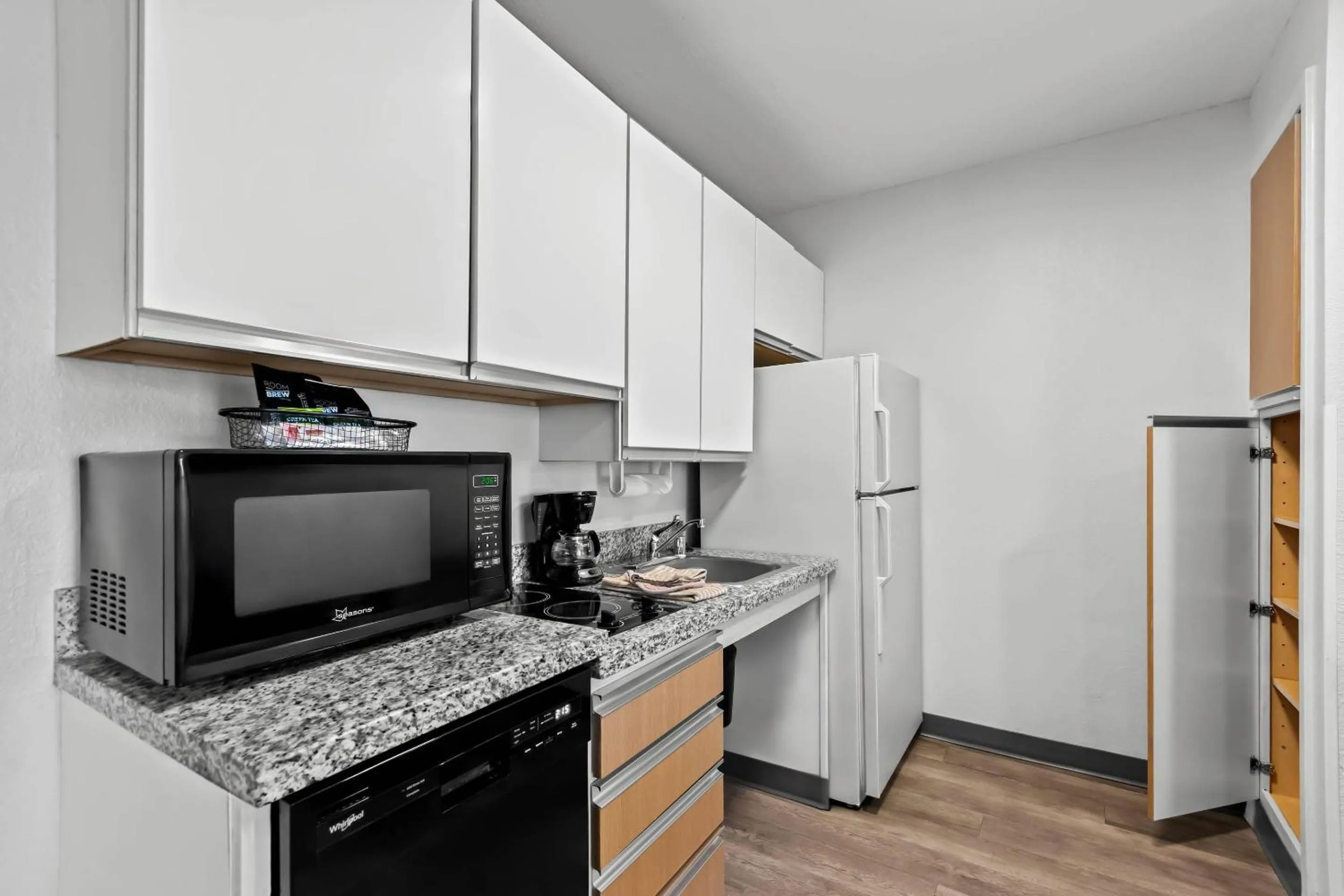 Bedroom in MainStay Suites Louisville Jeffersontown