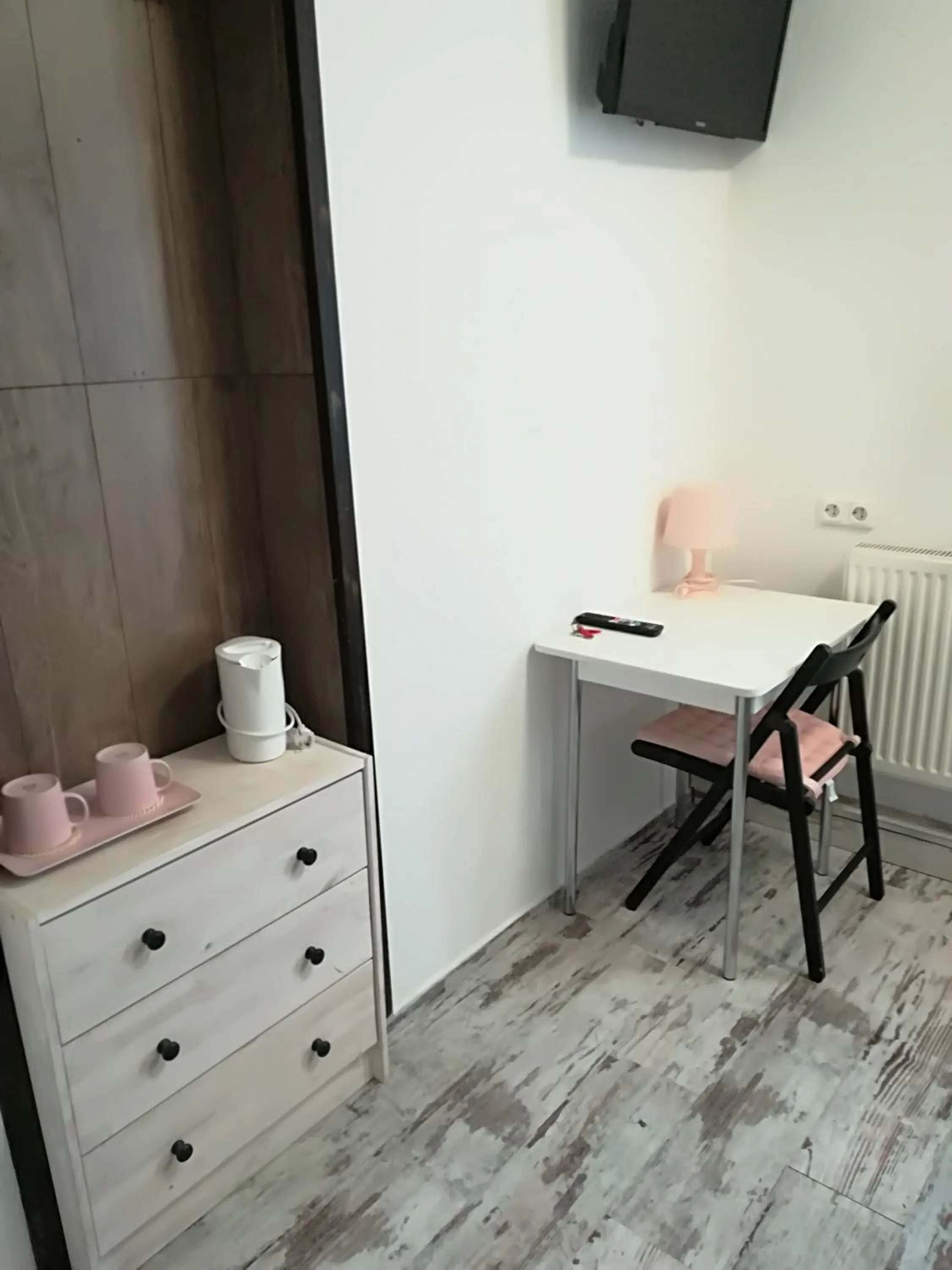 Bed in LA Boutique House