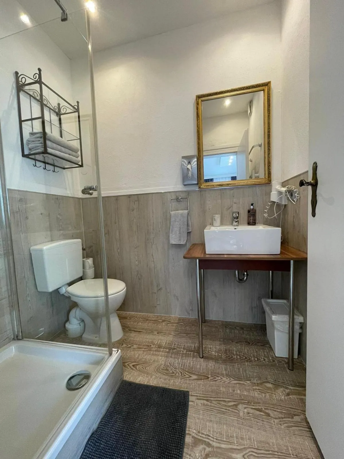 Shower in LA Boutique House