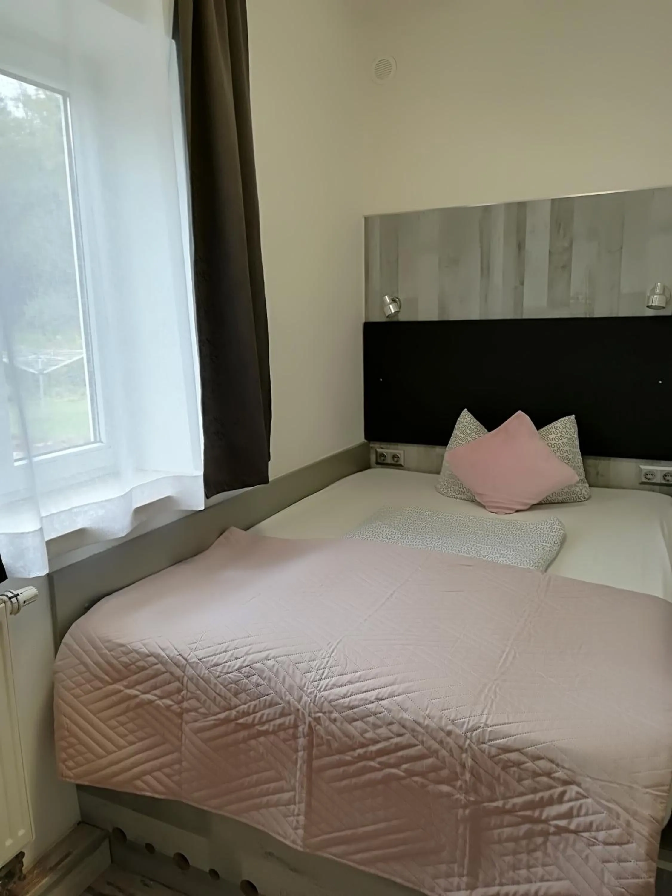 Bed in LA Boutique House