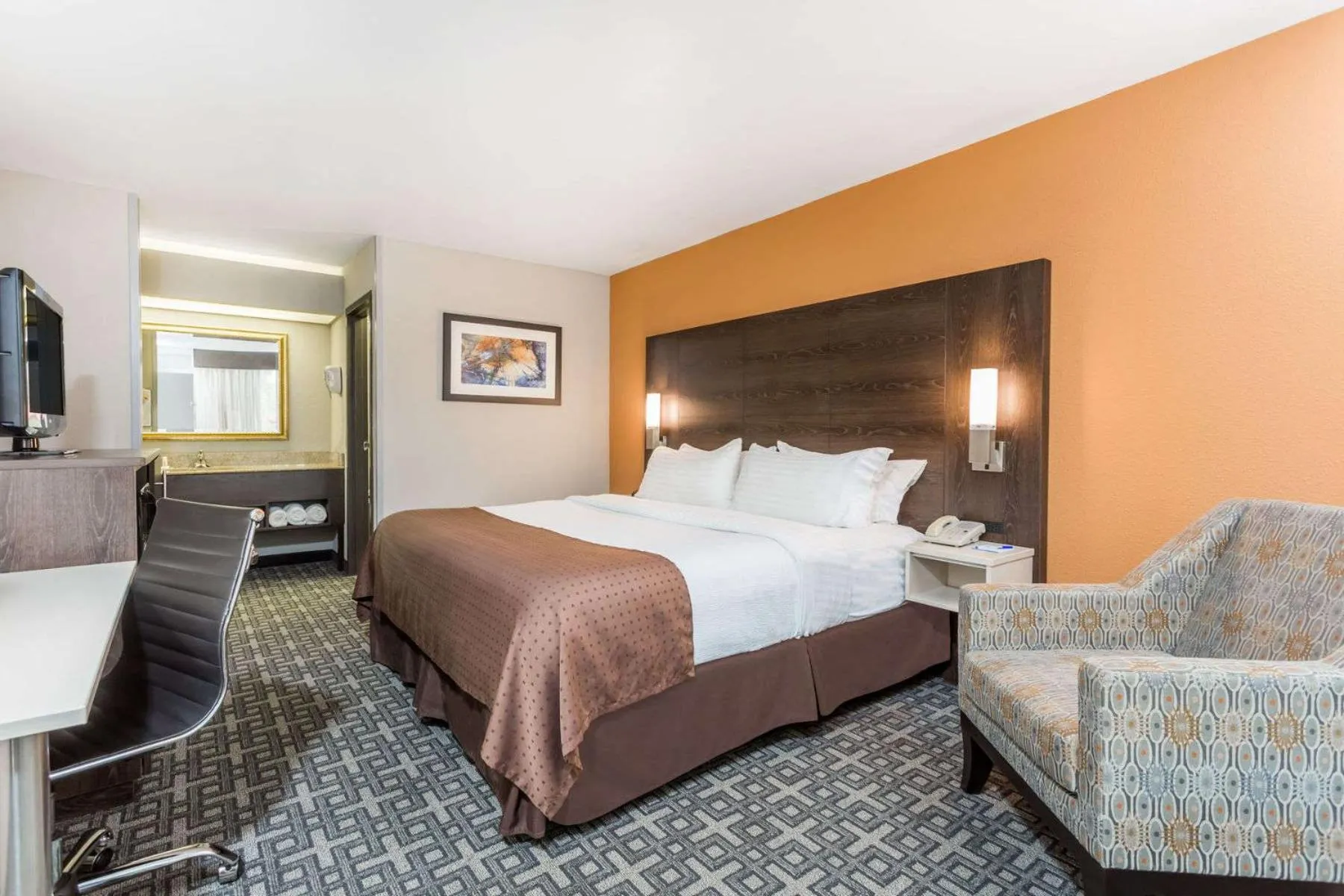 Bedroom in Ramada by Wyndham Augusta Fort Gordon