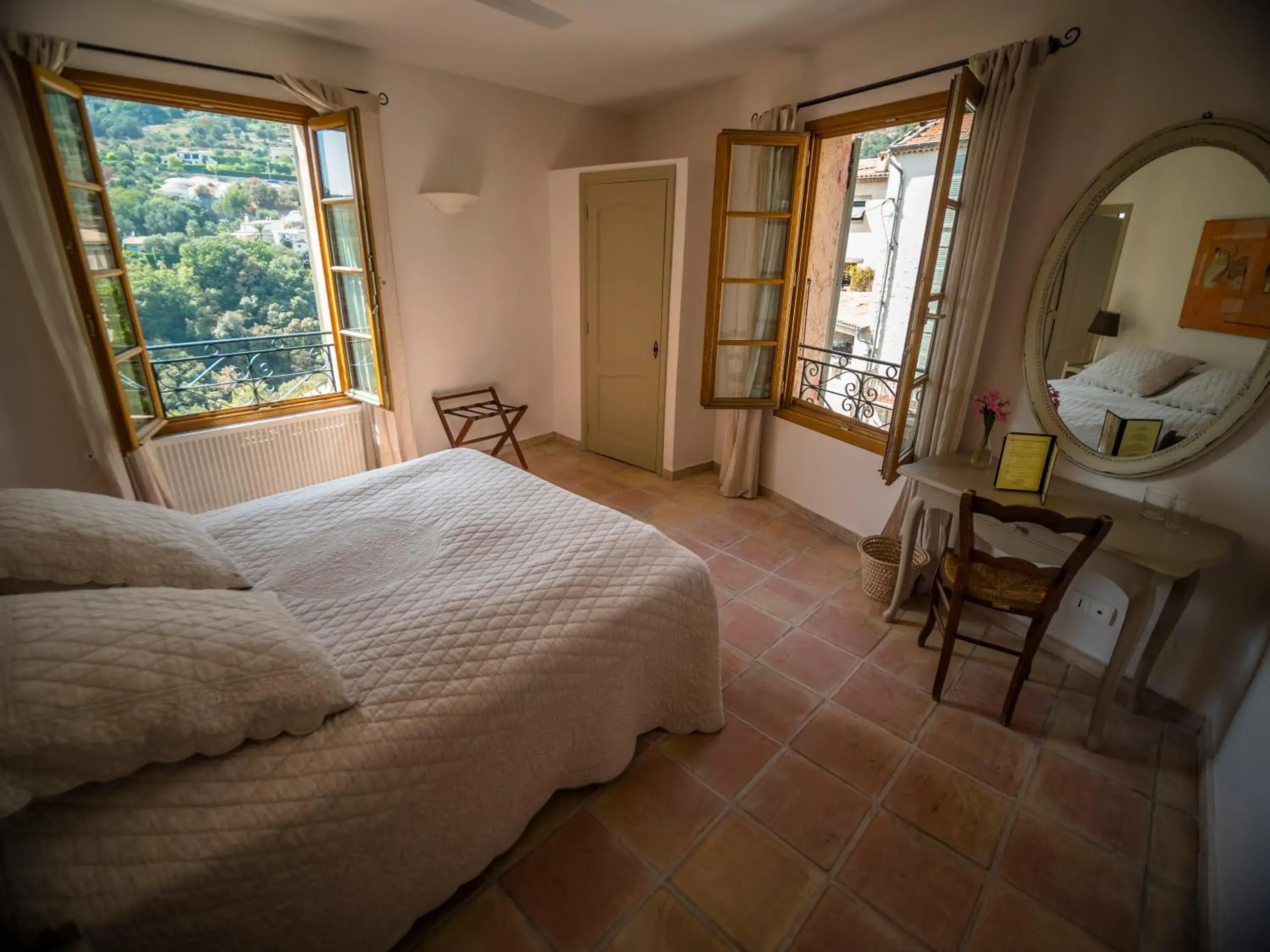 Double Room with Street View in Auberge De Tourrettes Double Room with Street View in Auberge De Tourrettes