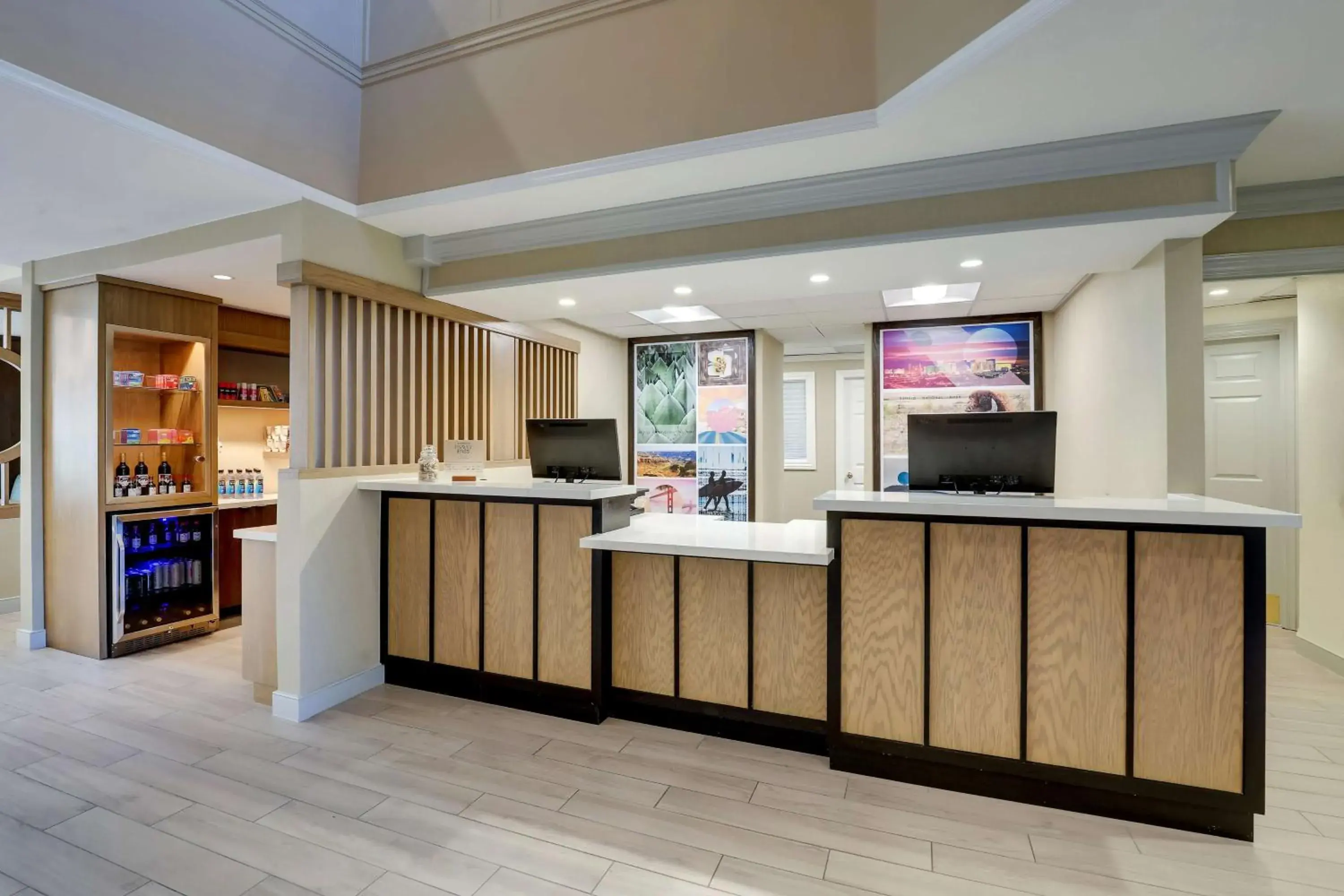 Lobby or reception in Sonesta ES Suites Sunnyvale Lobby or reception in Sonesta ES Suites Sunnyvale