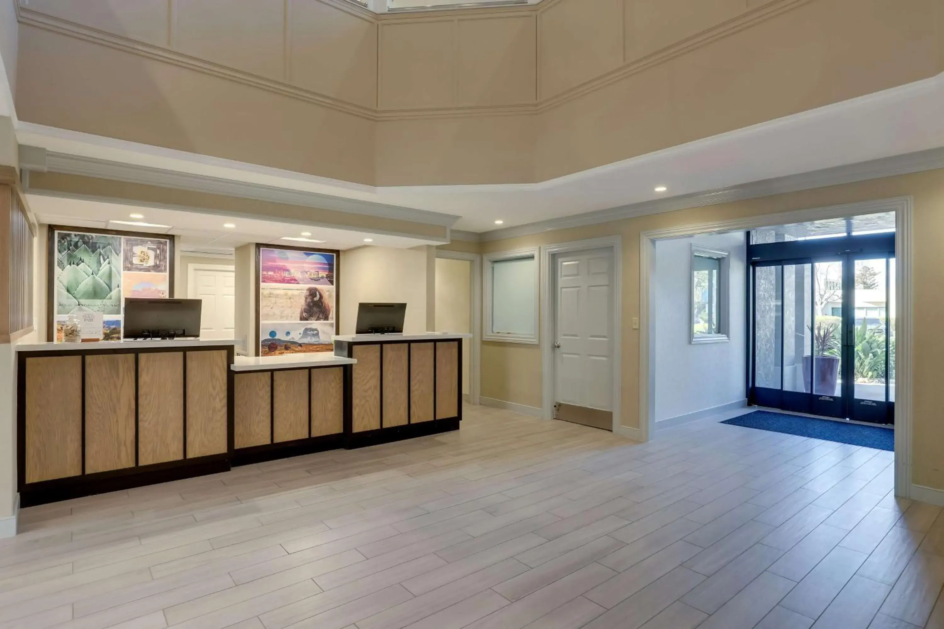 Lobby or reception in Sonesta ES Suites Sunnyvale Lobby or reception in Sonesta ES Suites Sunnyvale