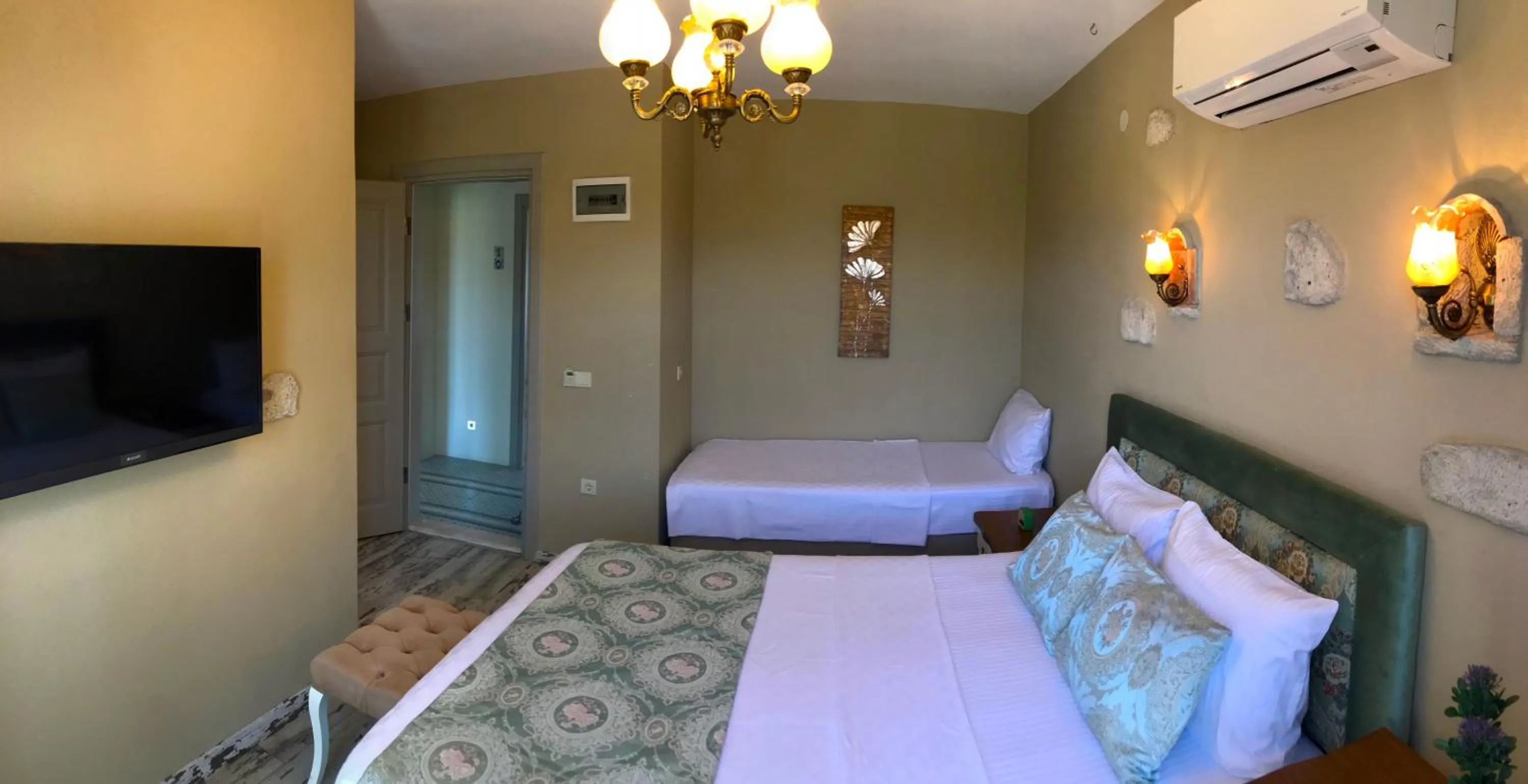 TV and multimedia in Alacati Viola Hotel