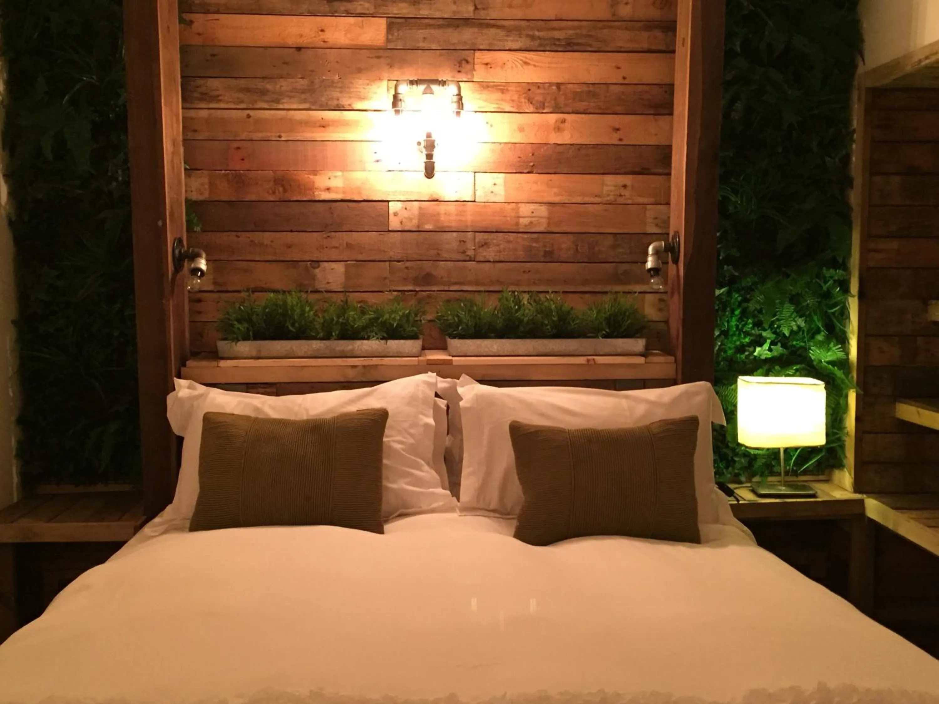 The Lodge Rooms