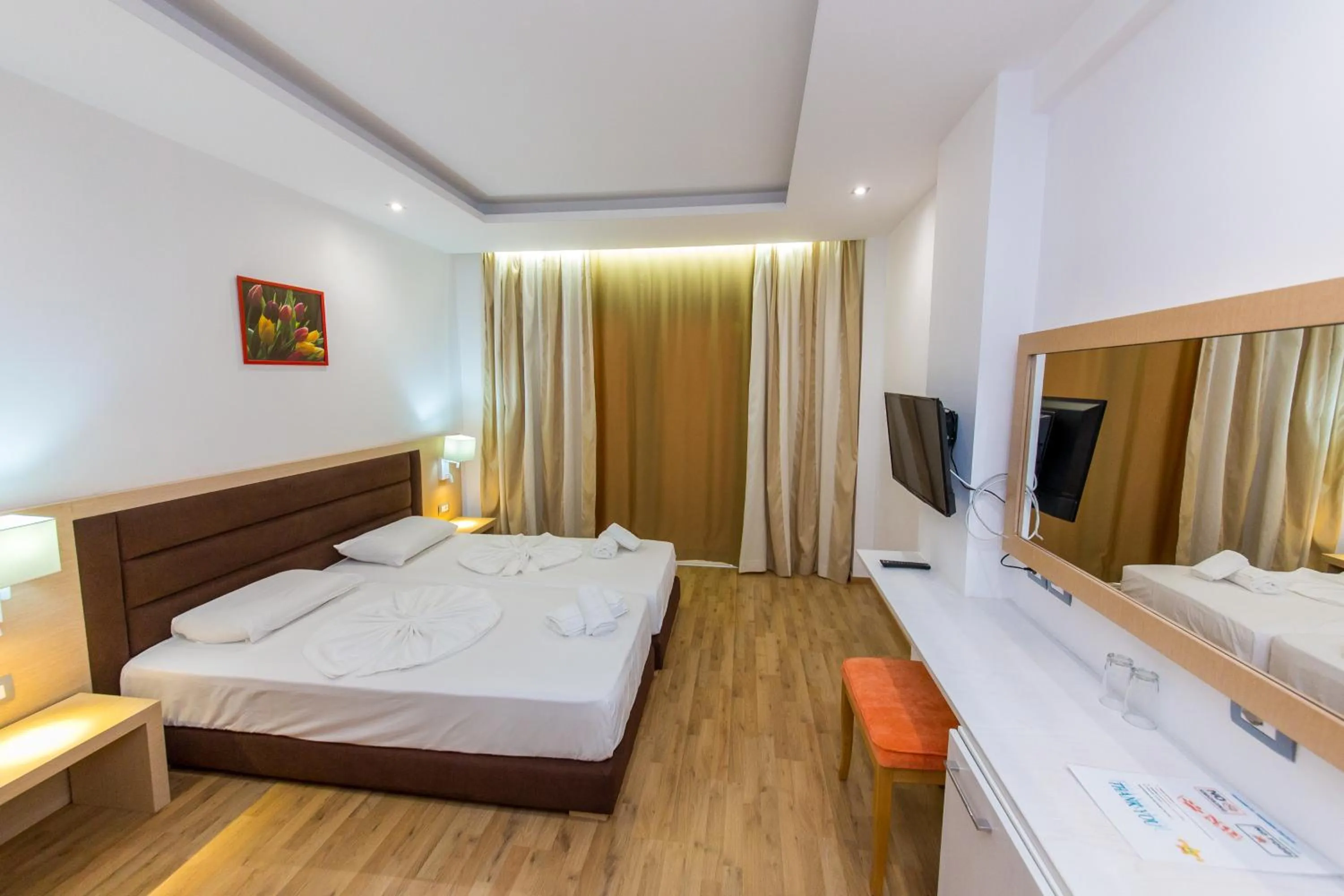 Photo of the whole room, Bed in Hotel Saranda Palace