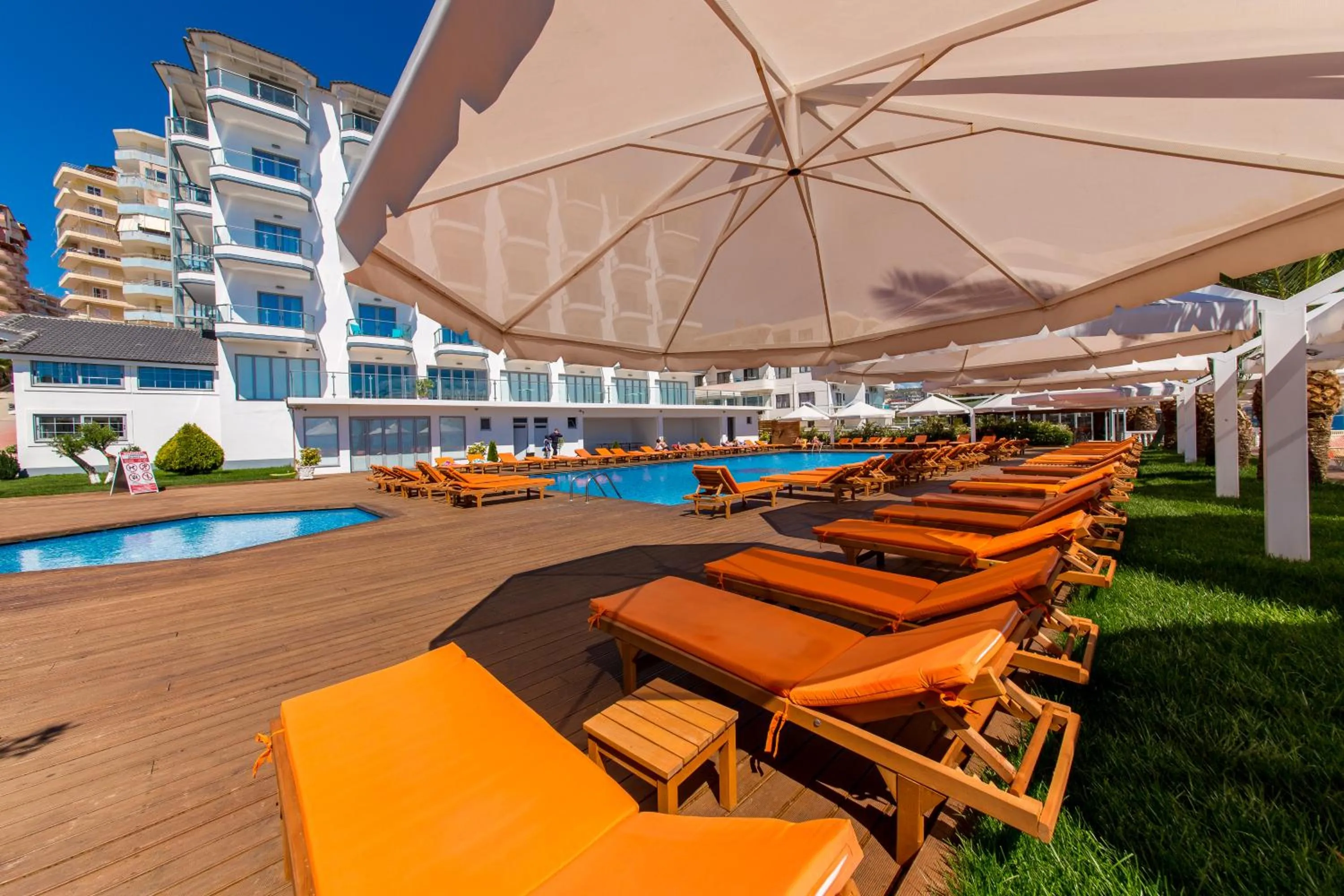 Swimming pool in Hotel Saranda Palace