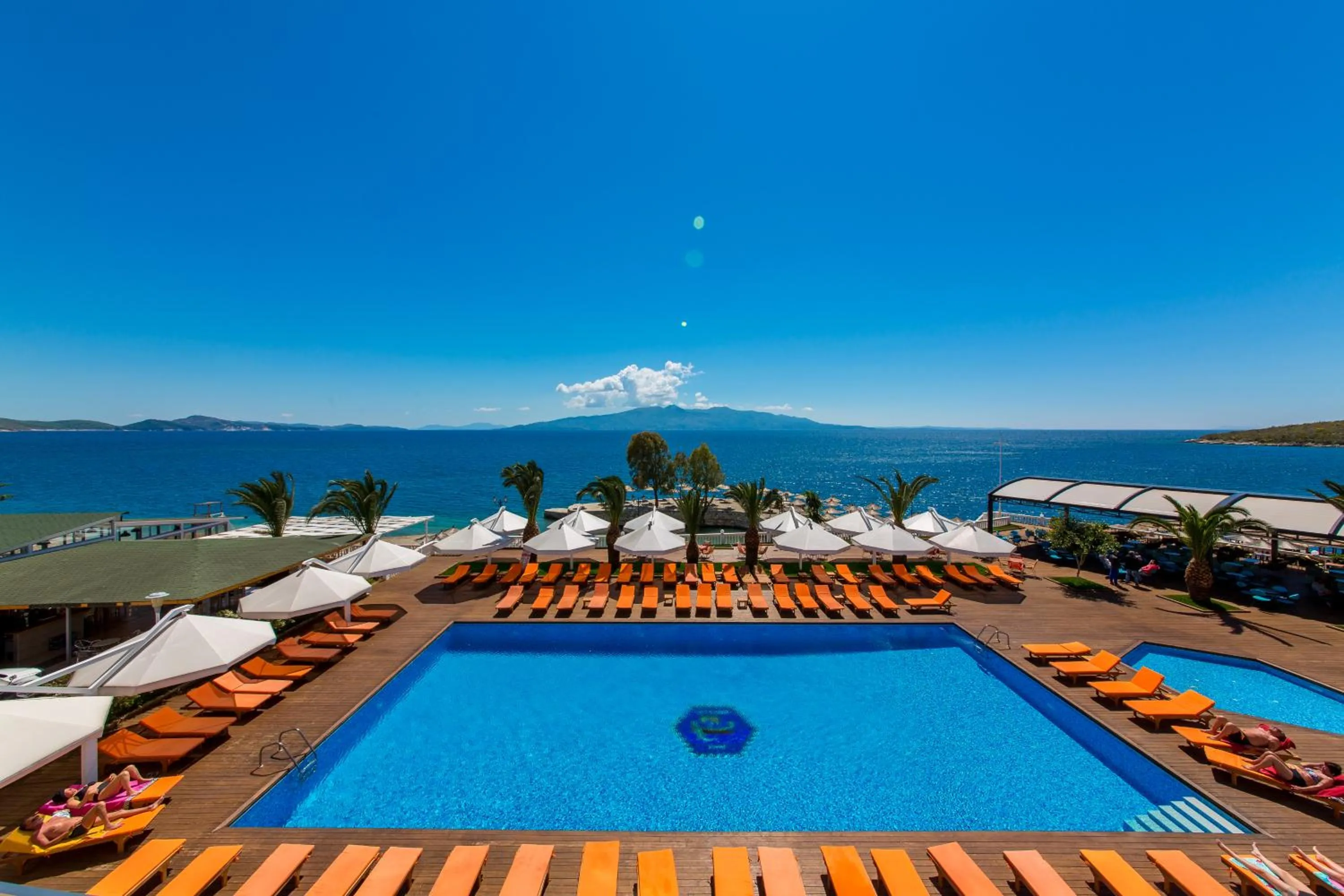 Pool view in Hotel Saranda Palace