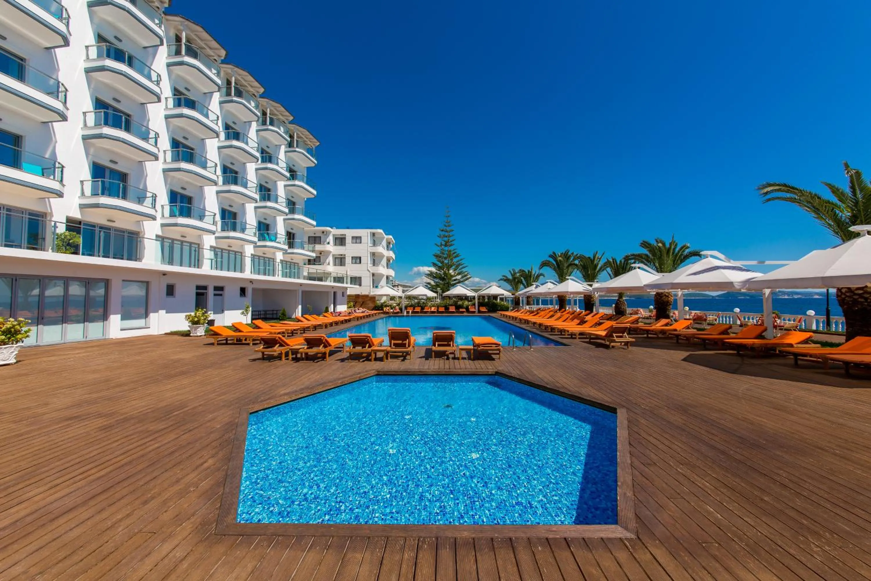 Swimming pool in Hotel Saranda Palace