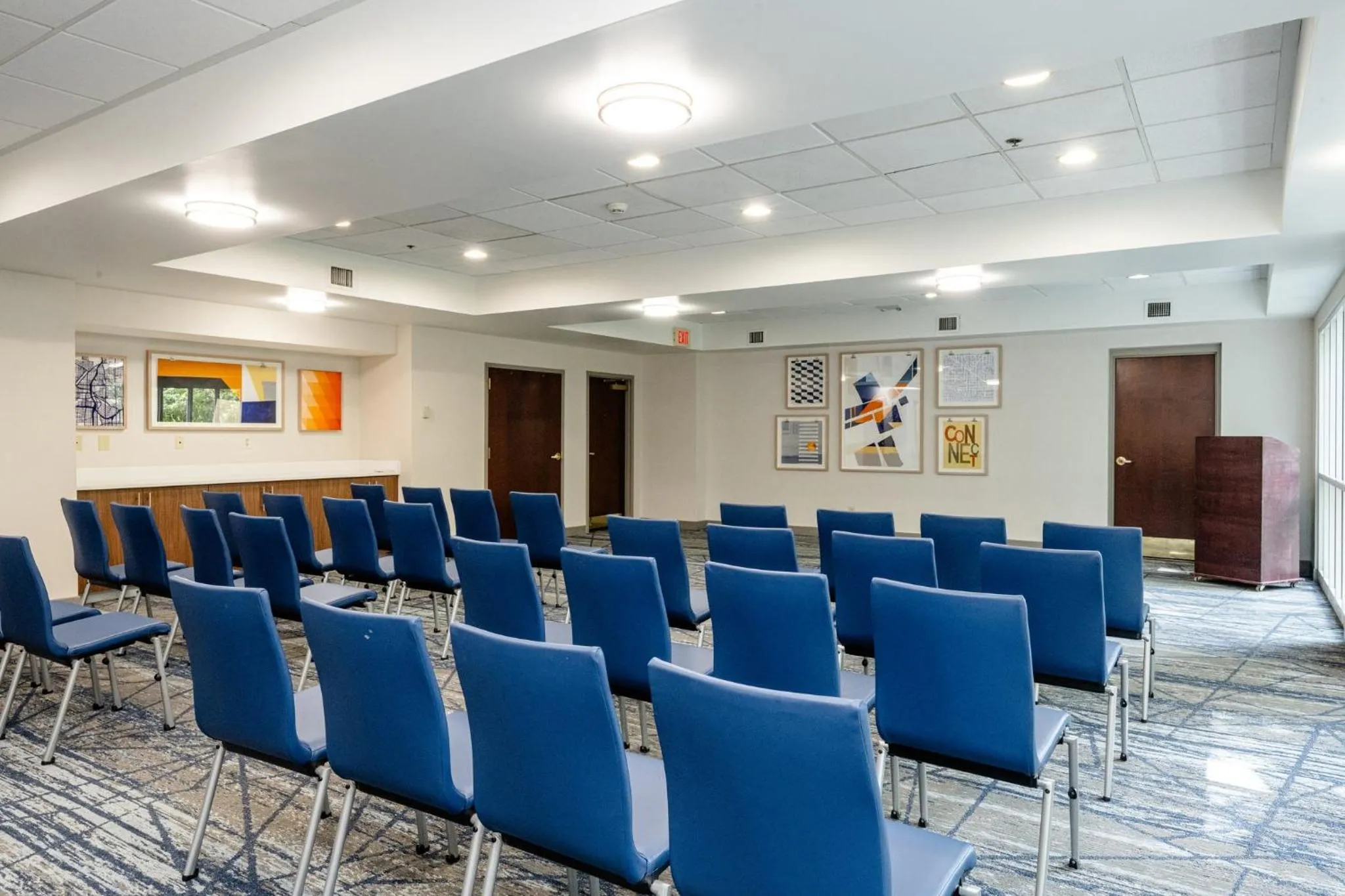 Meeting/conference room in Holiday Inn Express Hotel & Suites Charleston - Northwoods by IHG