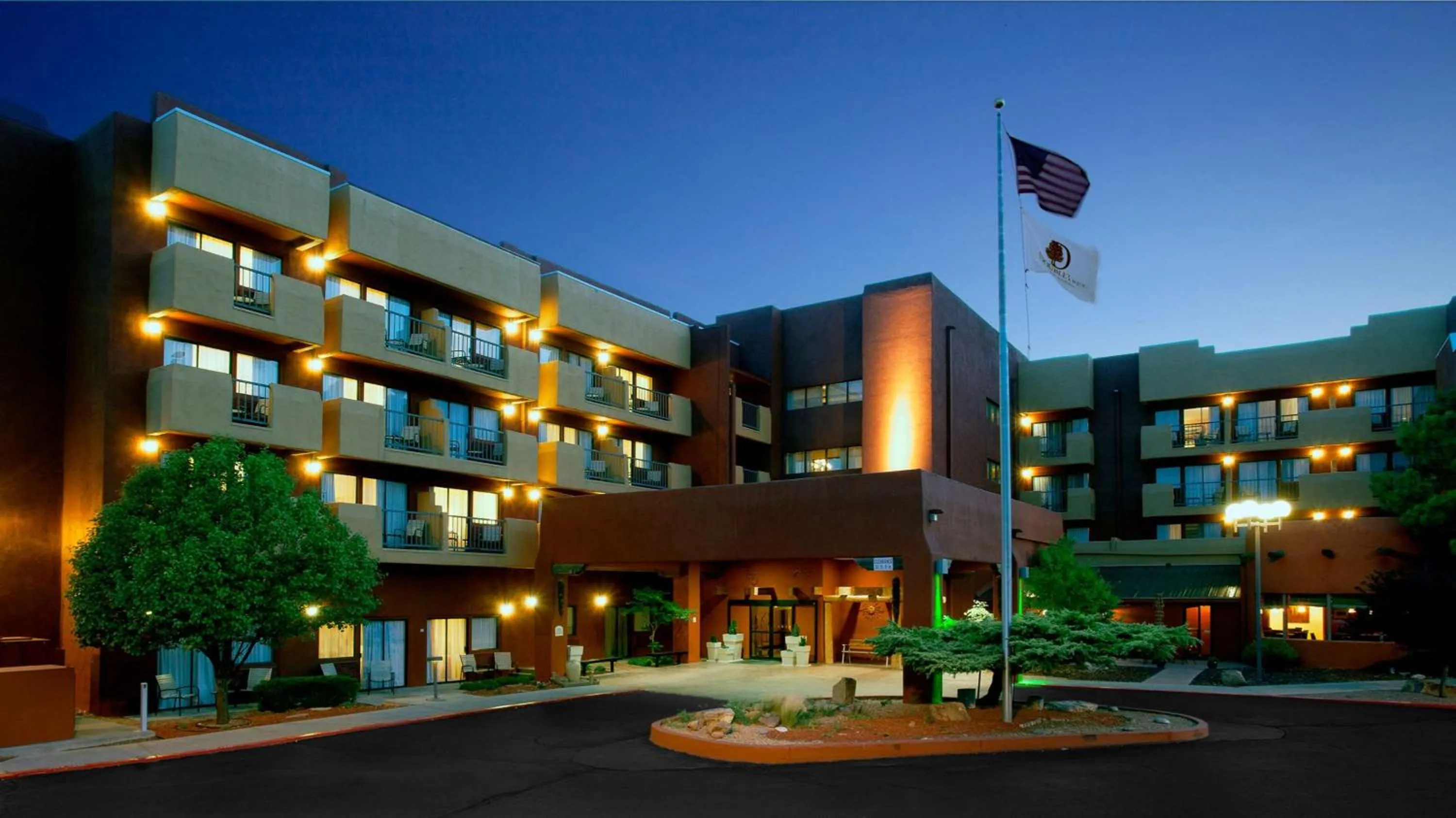 Property building in DoubleTree by Hilton Santa Fe