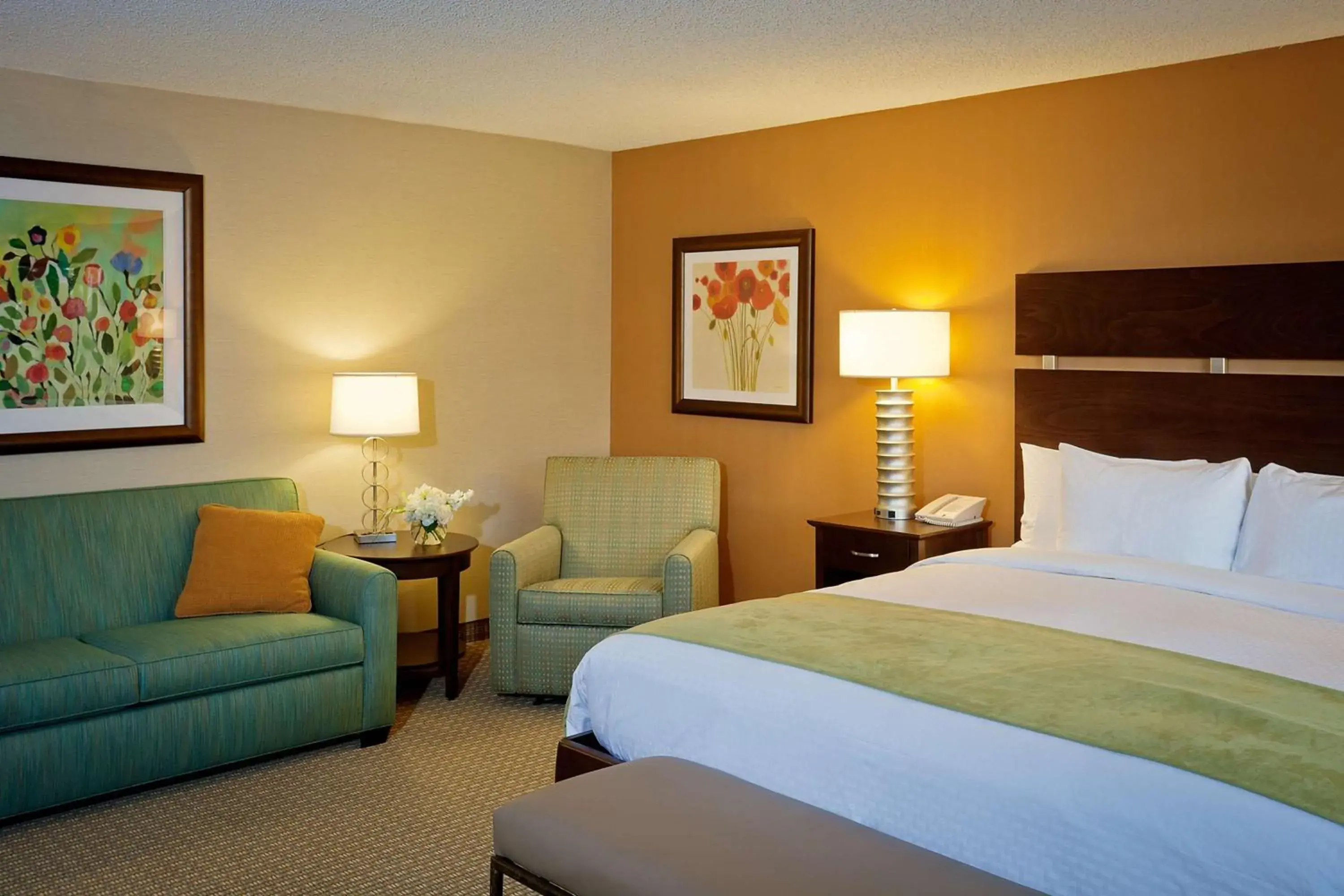 King Suite - Non-Smoking in DoubleTree by Hilton Santa Fe King Suite - Non-Smoking in DoubleTree by Hilton Santa Fe