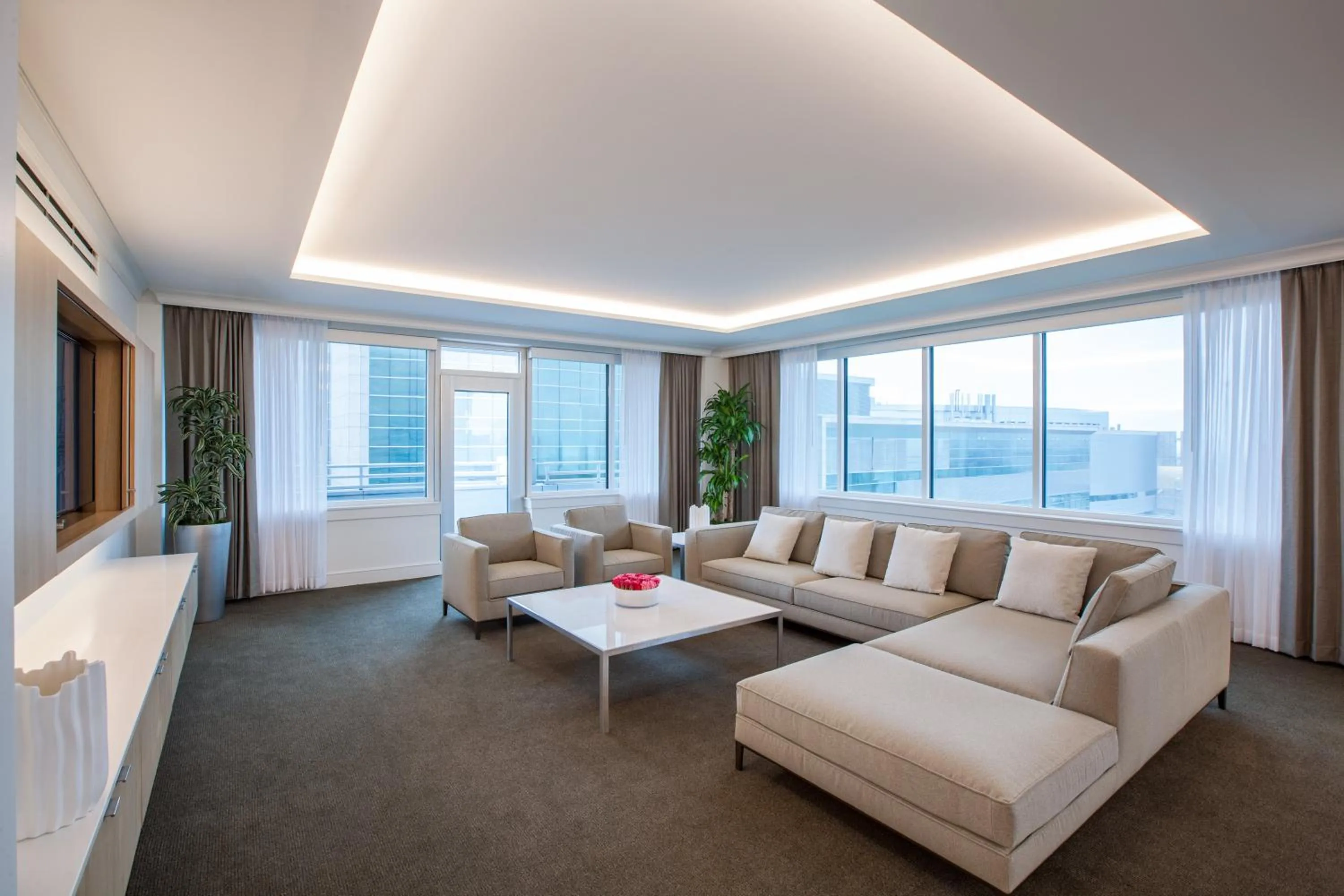 Photo of the whole room in InterContinental Cleveland by IHG