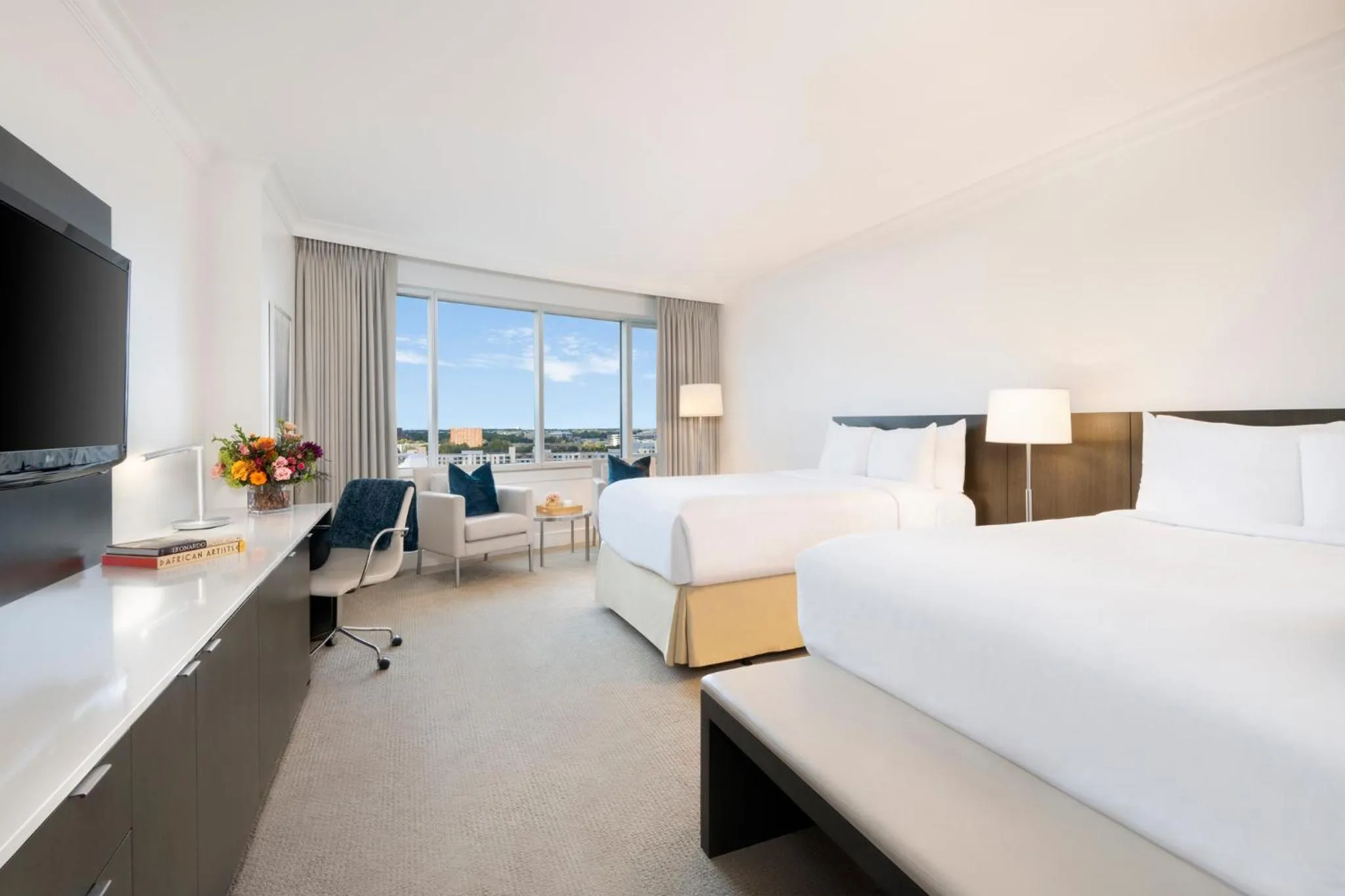 Photo of the whole room, Bed in InterContinental Cleveland by IHG