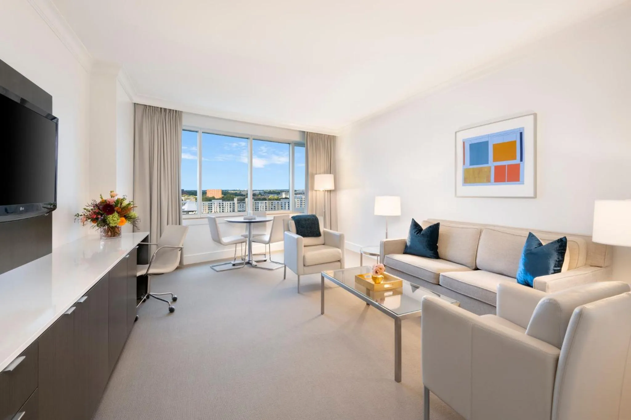 Photo of the whole room in InterContinental Cleveland by IHG