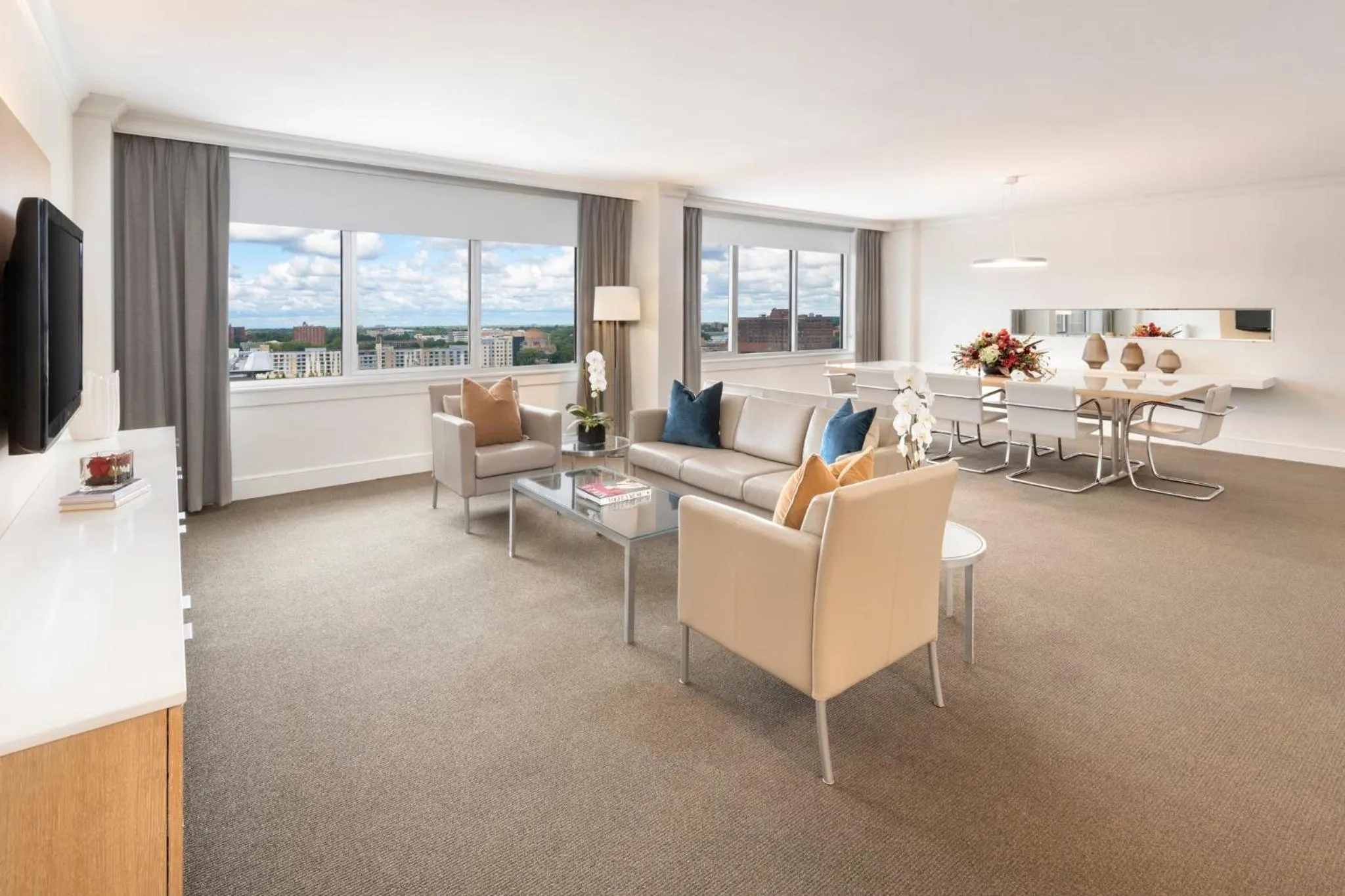 Photo of the whole room in InterContinental Cleveland by IHG