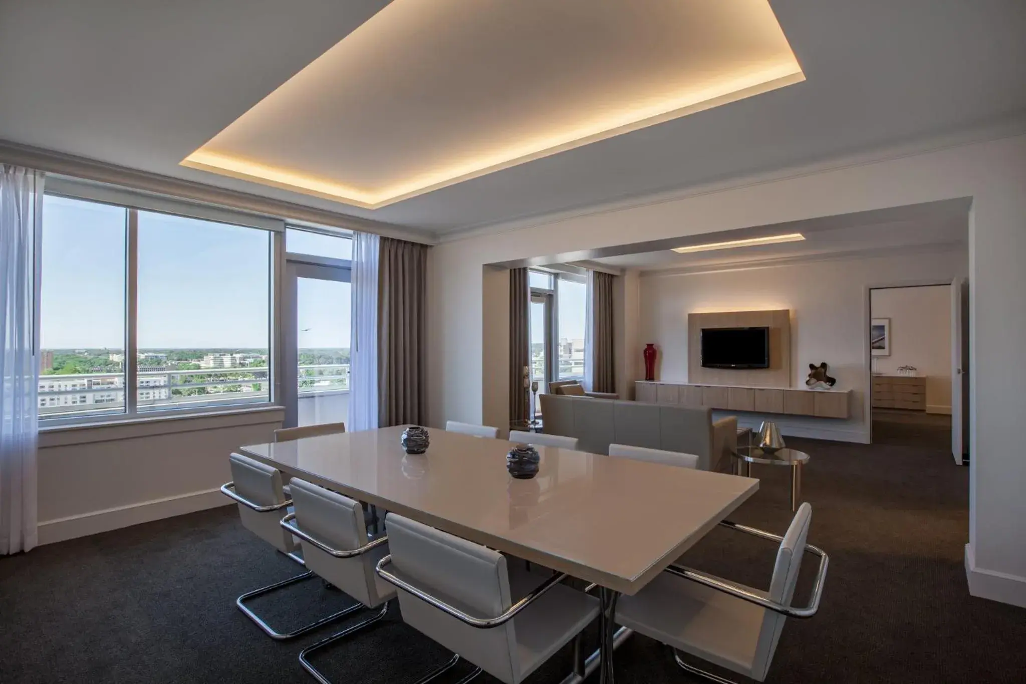 Photo of the whole room in InterContinental Cleveland by IHG Photo of the whole room in InterContinental Cleveland by IHG