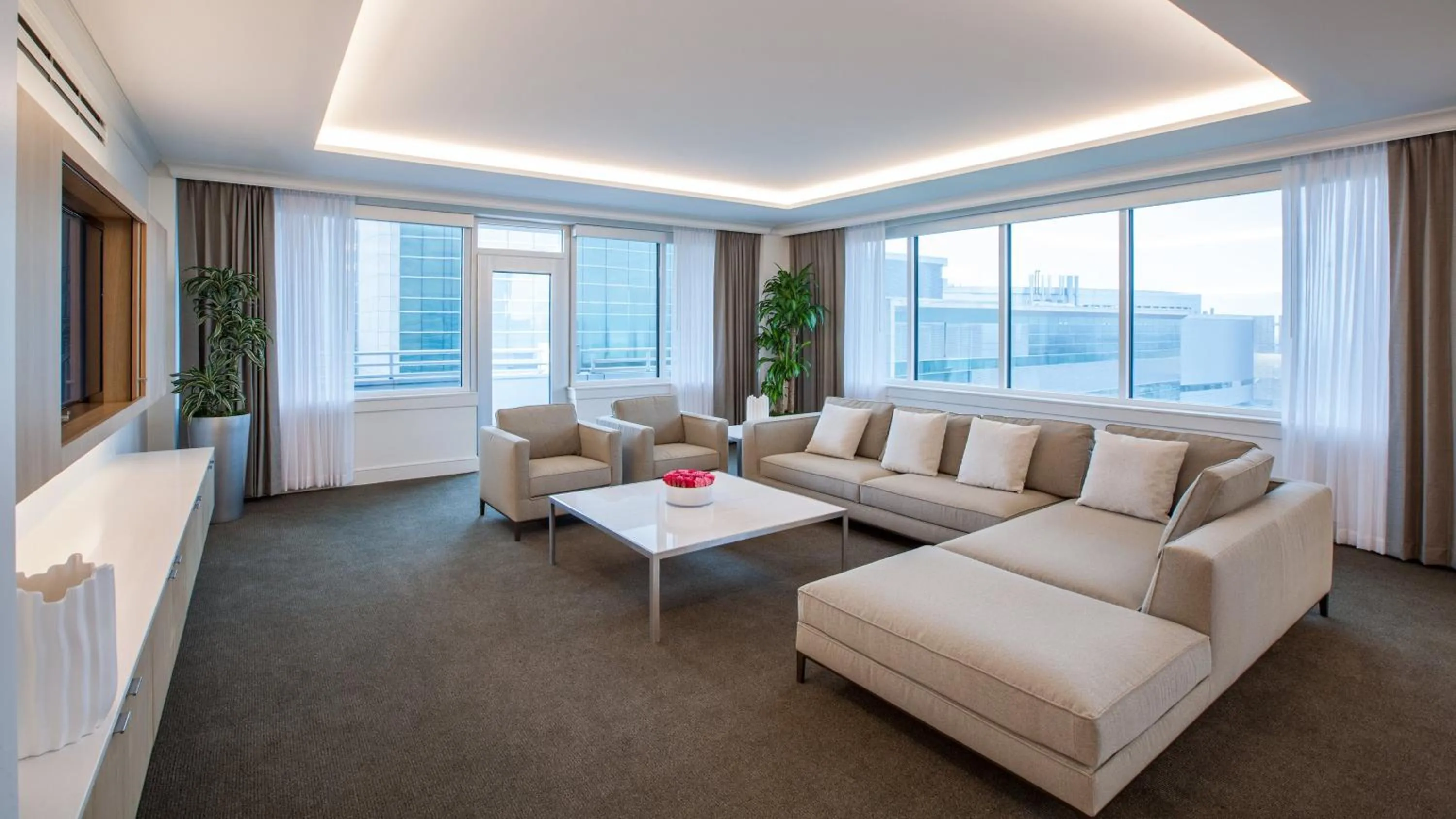 Photo of the whole room in InterContinental Cleveland by IHG