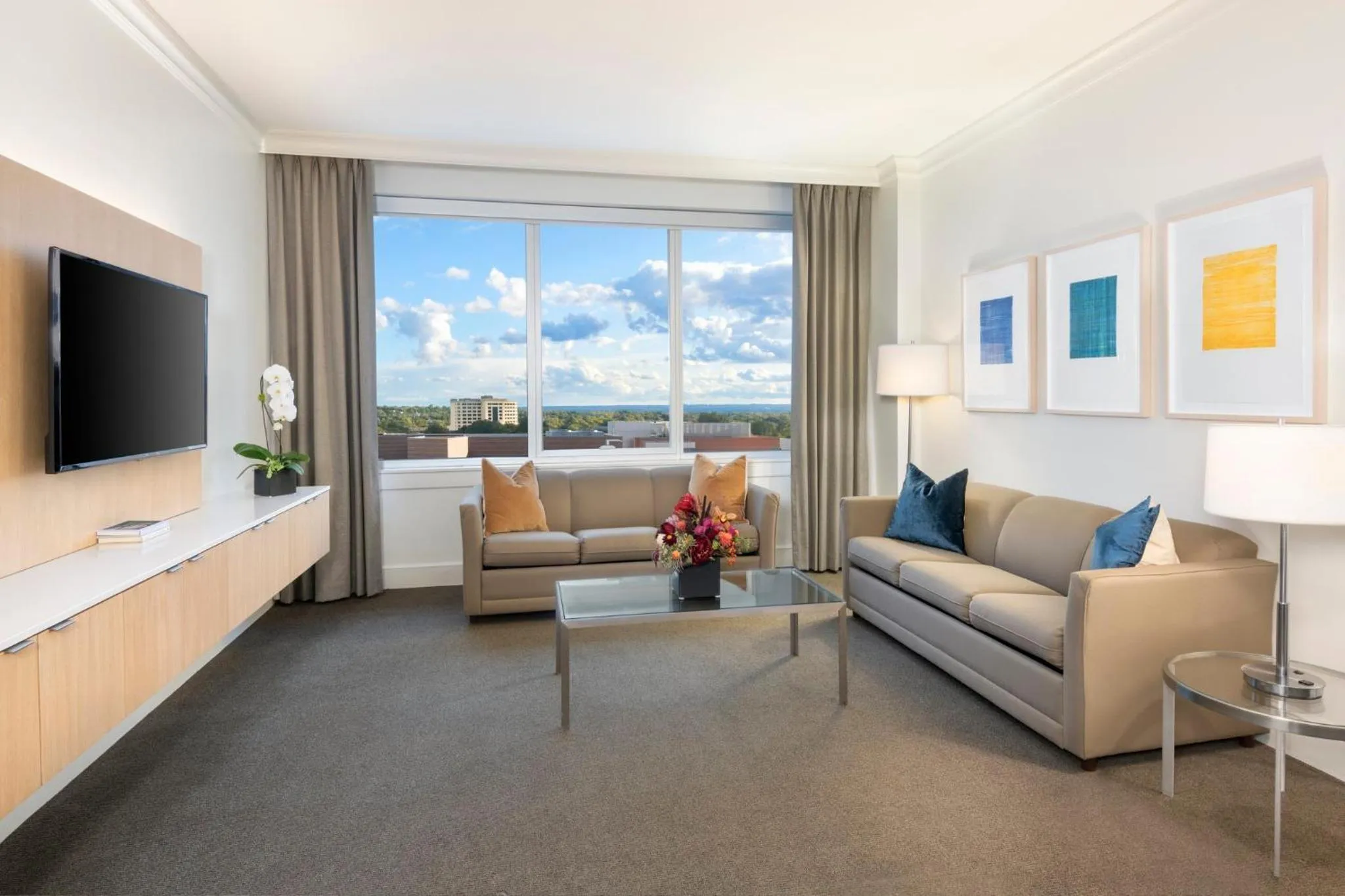 Photo of the whole room in InterContinental Cleveland by IHG