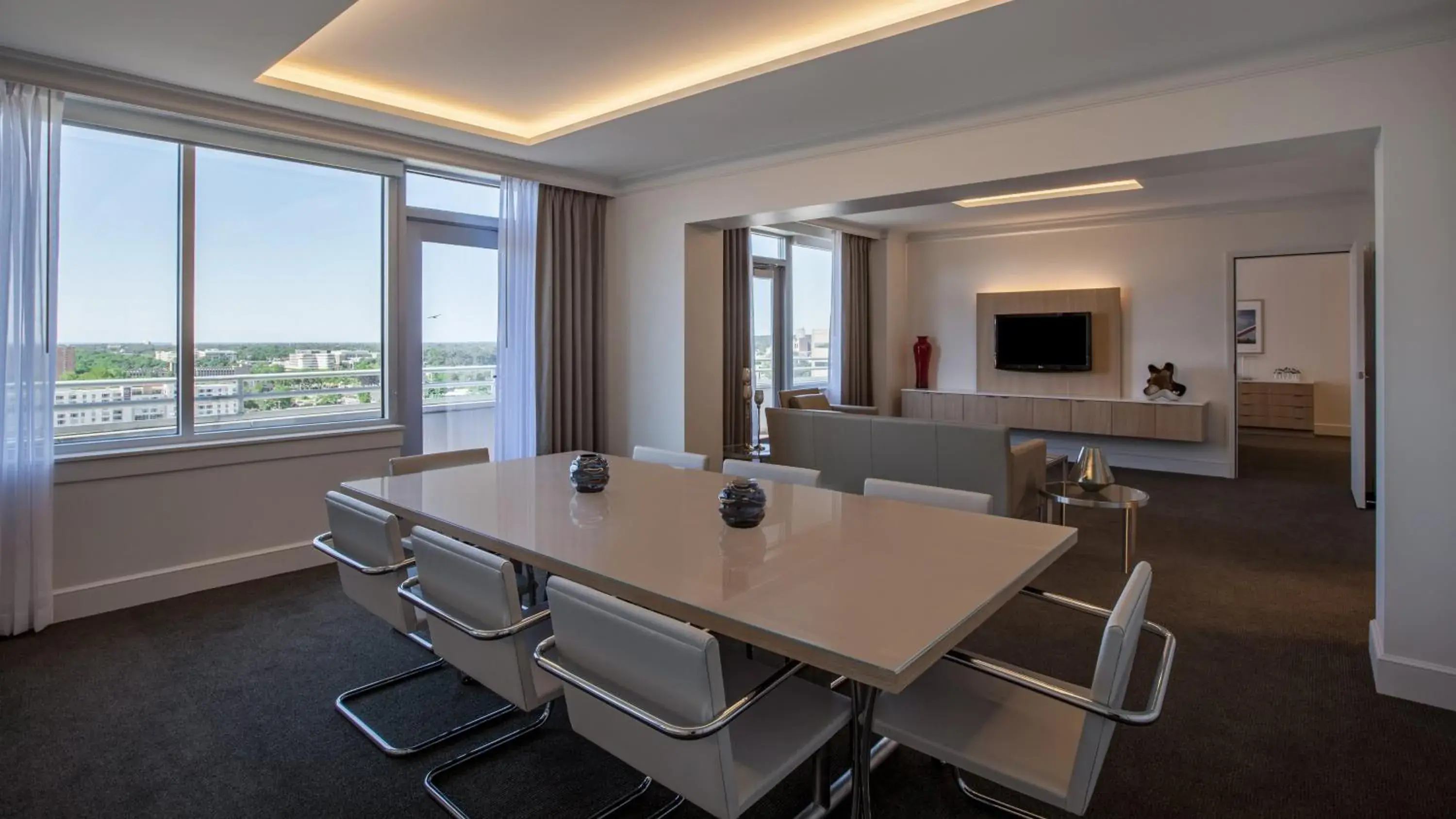 Photo of the whole room in InterContinental Cleveland by IHG Photo of the whole room in InterContinental Cleveland by IHG