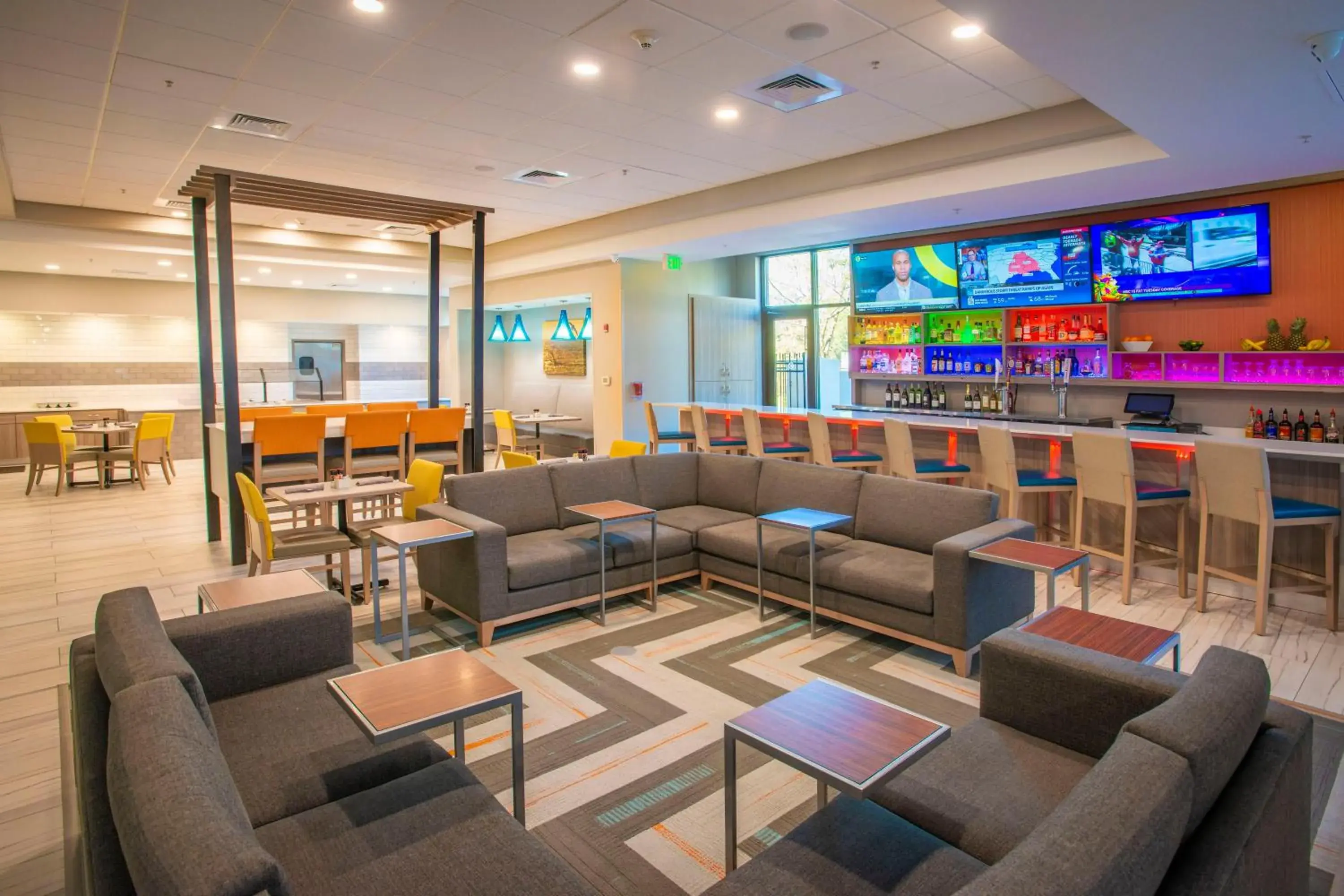 Lounge or bar in Holiday Inn Pensacola - University Area by IHG Lounge or bar in Holiday Inn Pensacola - University Area by IHG