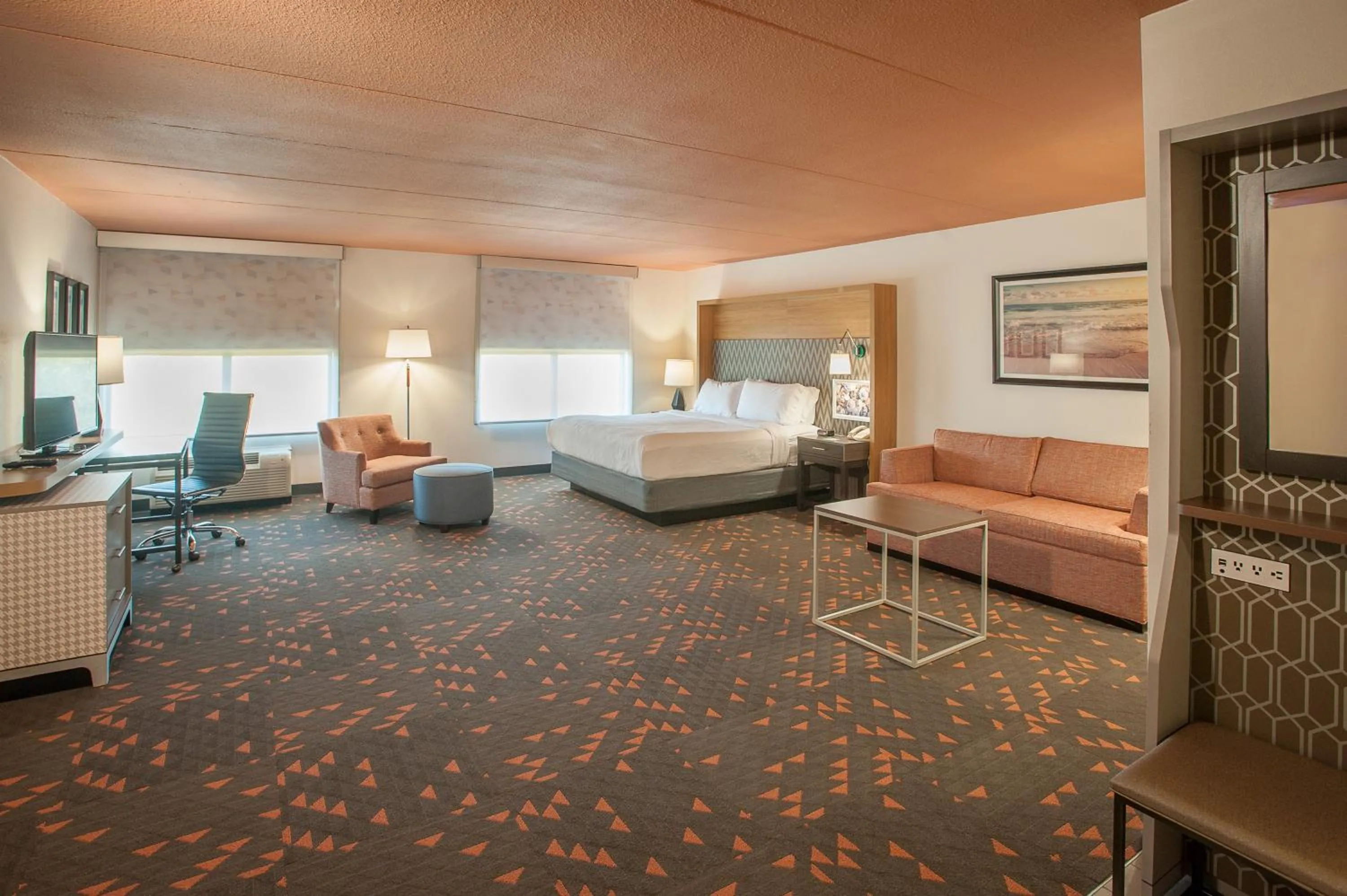 Photo of the whole room in Holiday Inn Pensacola - University Area by IHG