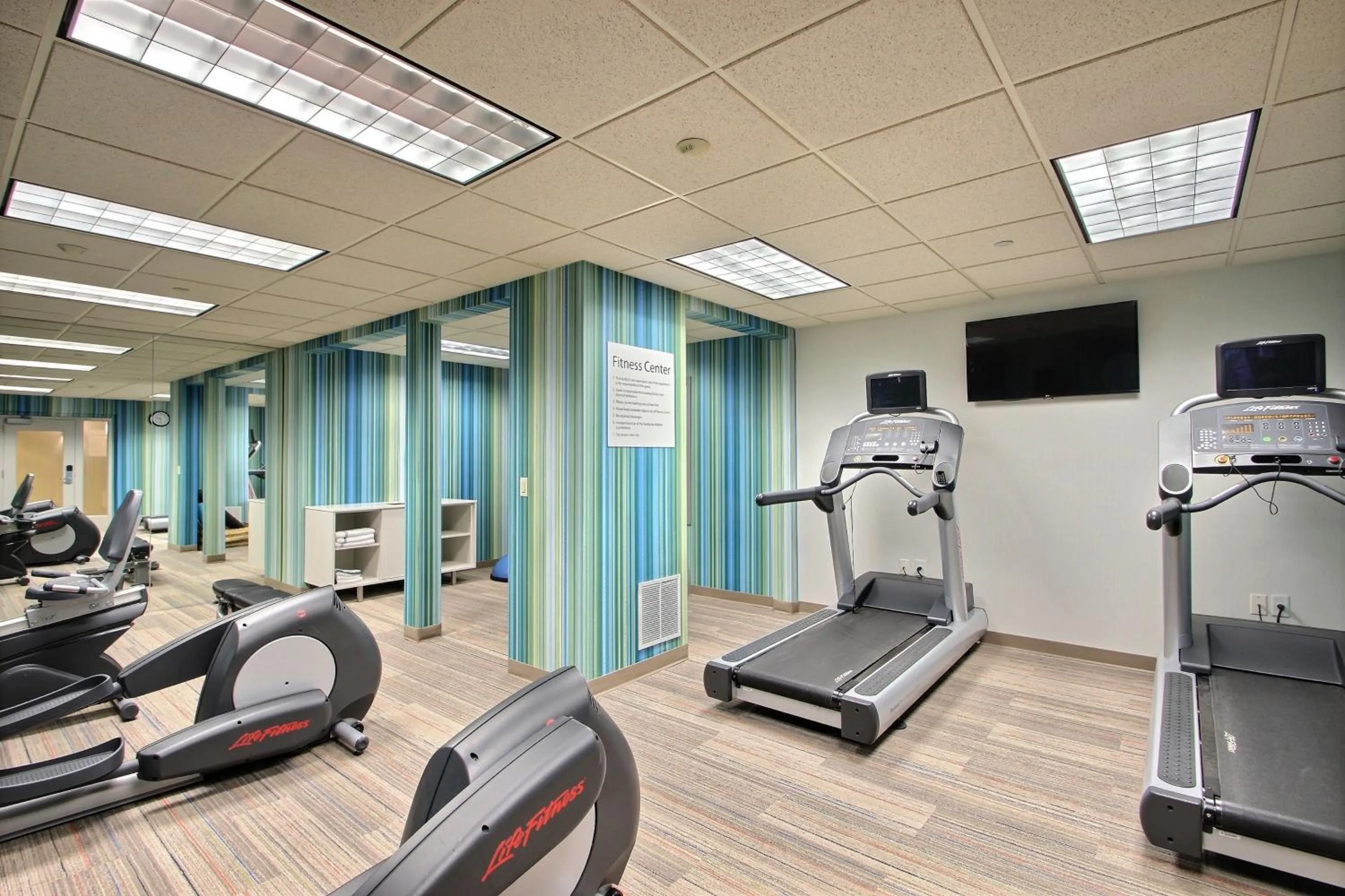 Fitness centre/facilities in Holiday Inn Express Hotel & Suites Milwaukee Airport by IHG