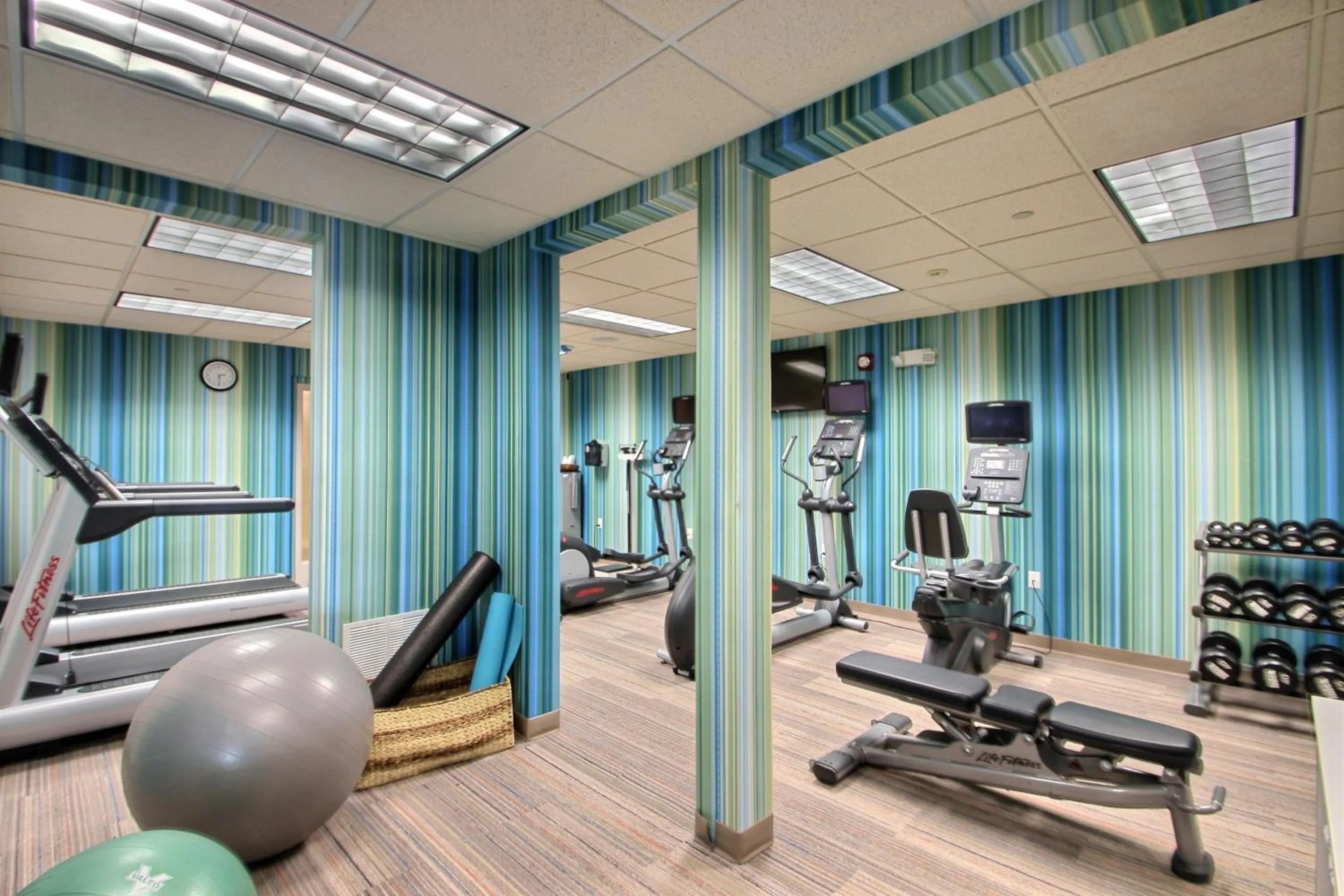 Fitness centre/facilities in Holiday Inn Express Hotel & Suites Milwaukee Airport by IHG