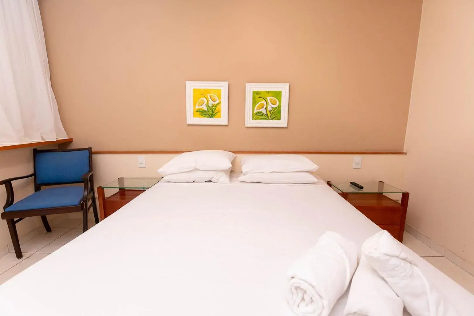 Bedroom, Bed in Rede Andrade Canada Bedroom, Bed in Rede Andrade Canada