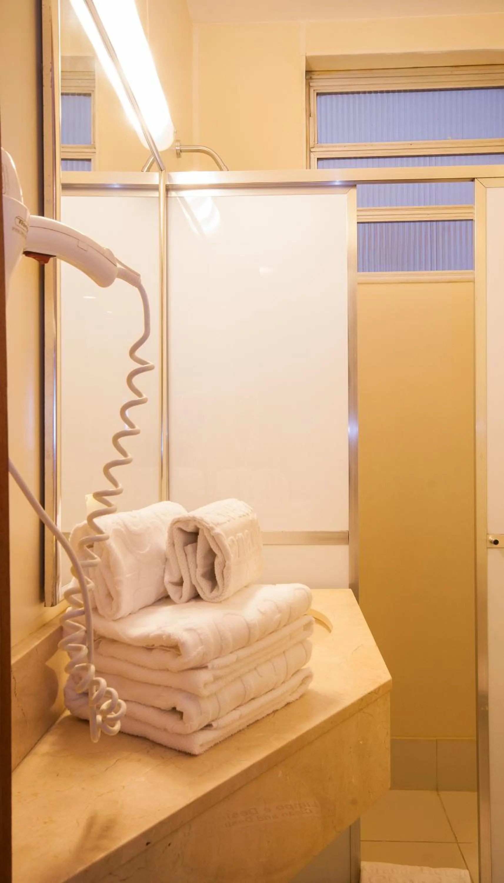 Bathroom, Bed in Rede Andrade Canada