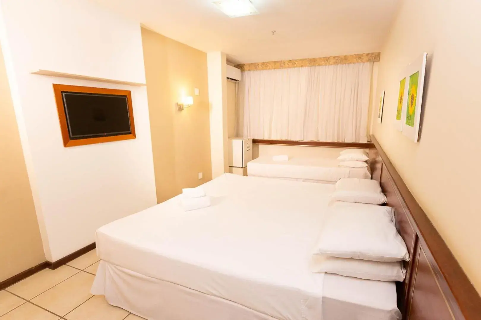 Bedroom, Bed in Rede Andrade Canada Bedroom, Bed in Rede Andrade Canada