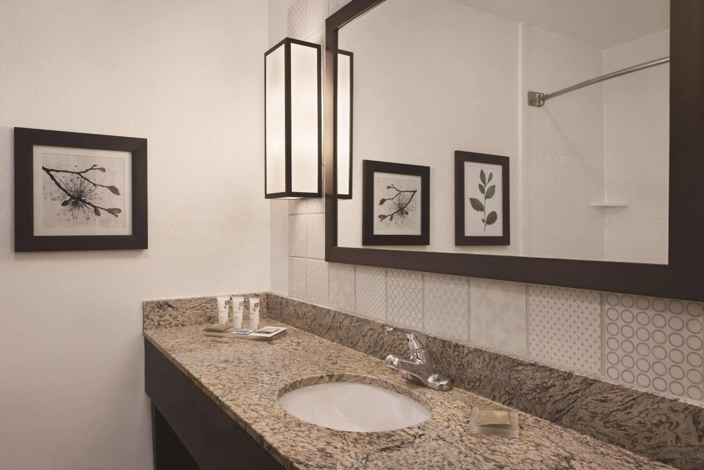 Bedroom in Country Inn & Suites by Radisson, Abingdon, VA