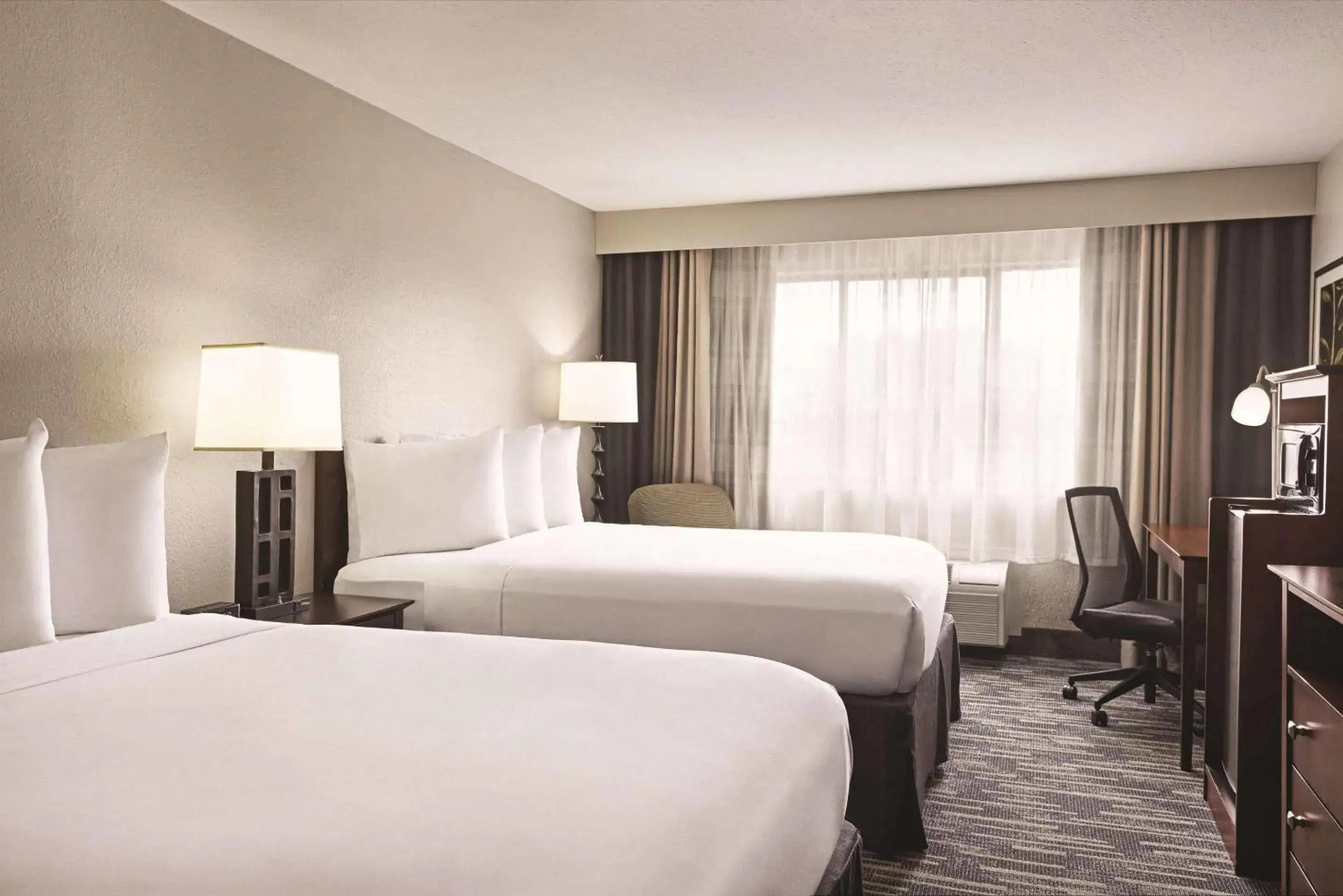 Bedroom, Bed in Country Inn & Suites by Radisson, Abingdon, VA Bedroom, Bed in Country Inn & Suites by Radisson, Abingdon, VA