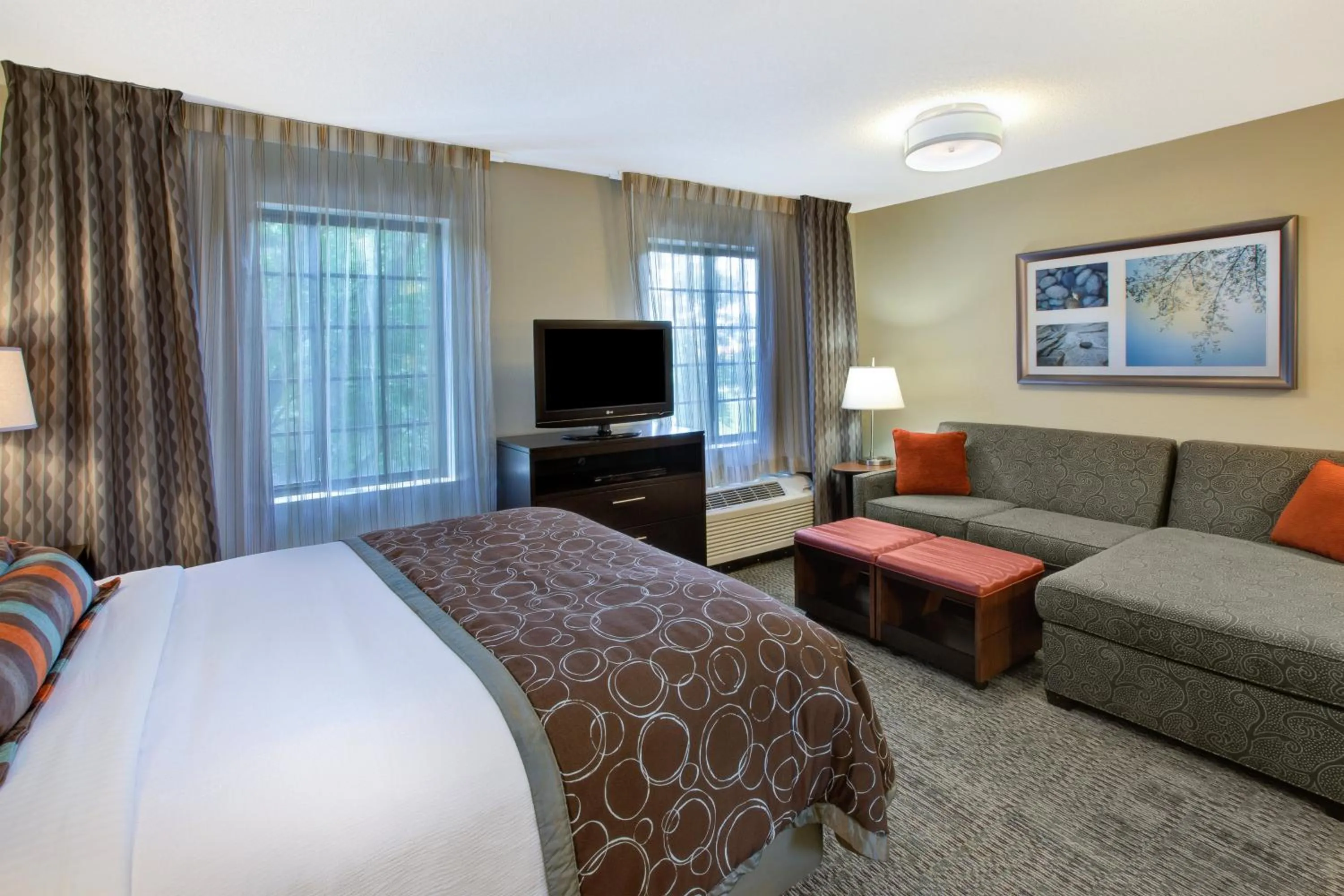 Photo of the whole room, Bed in Staybridge Suites Louisville - East by IHG