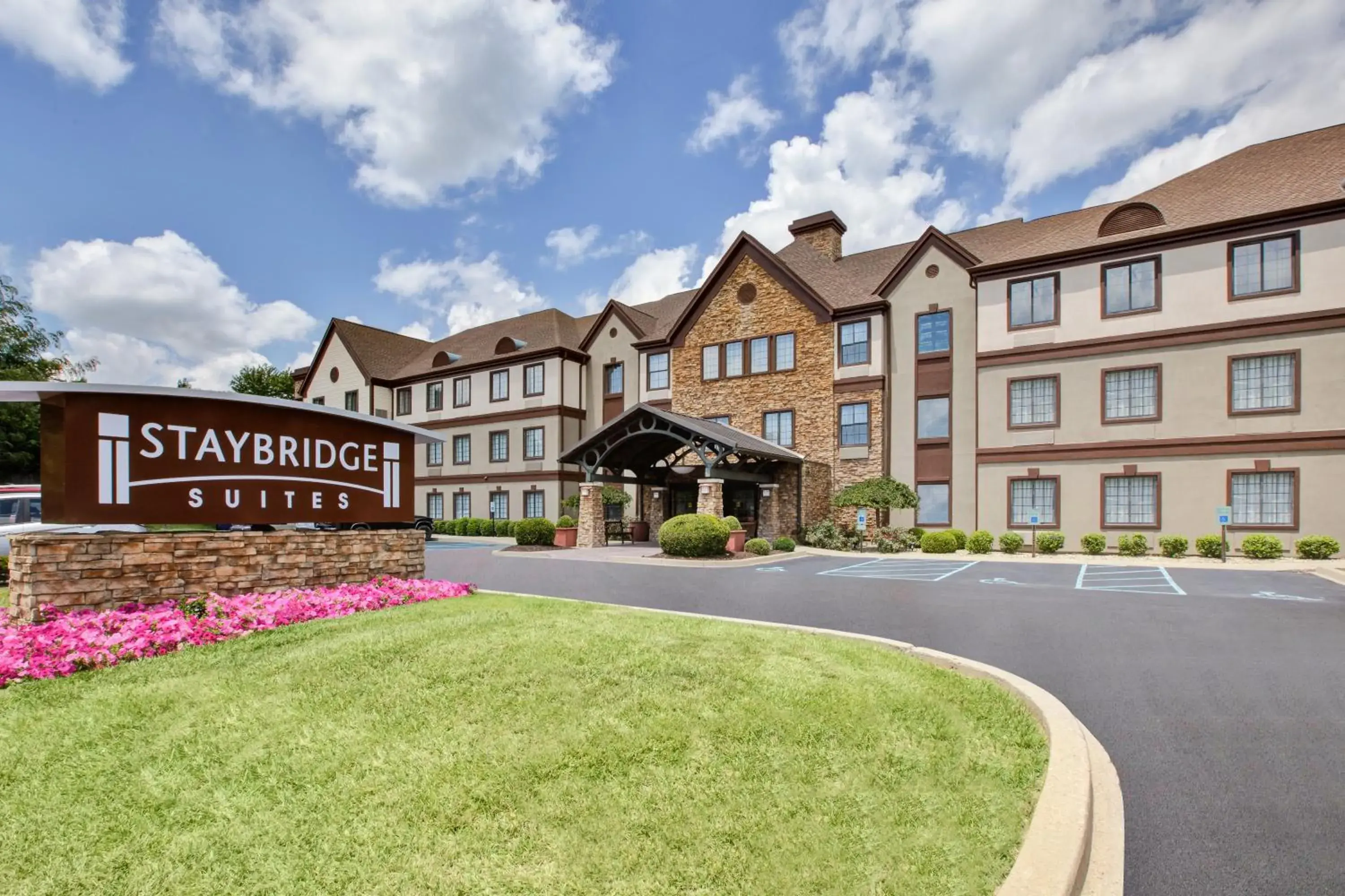 Property building in Staybridge Suites Louisville - East by IHG Property building in Staybridge Suites Louisville - East by IHG