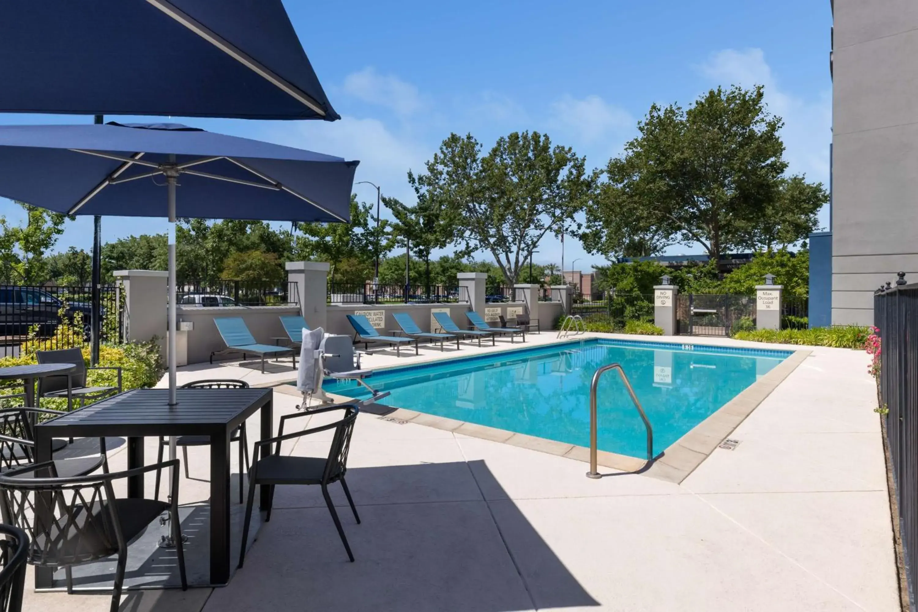 Pool view in Hampton Inn & Suites Yuba City Pool view in Hampton Inn & Suites Yuba City