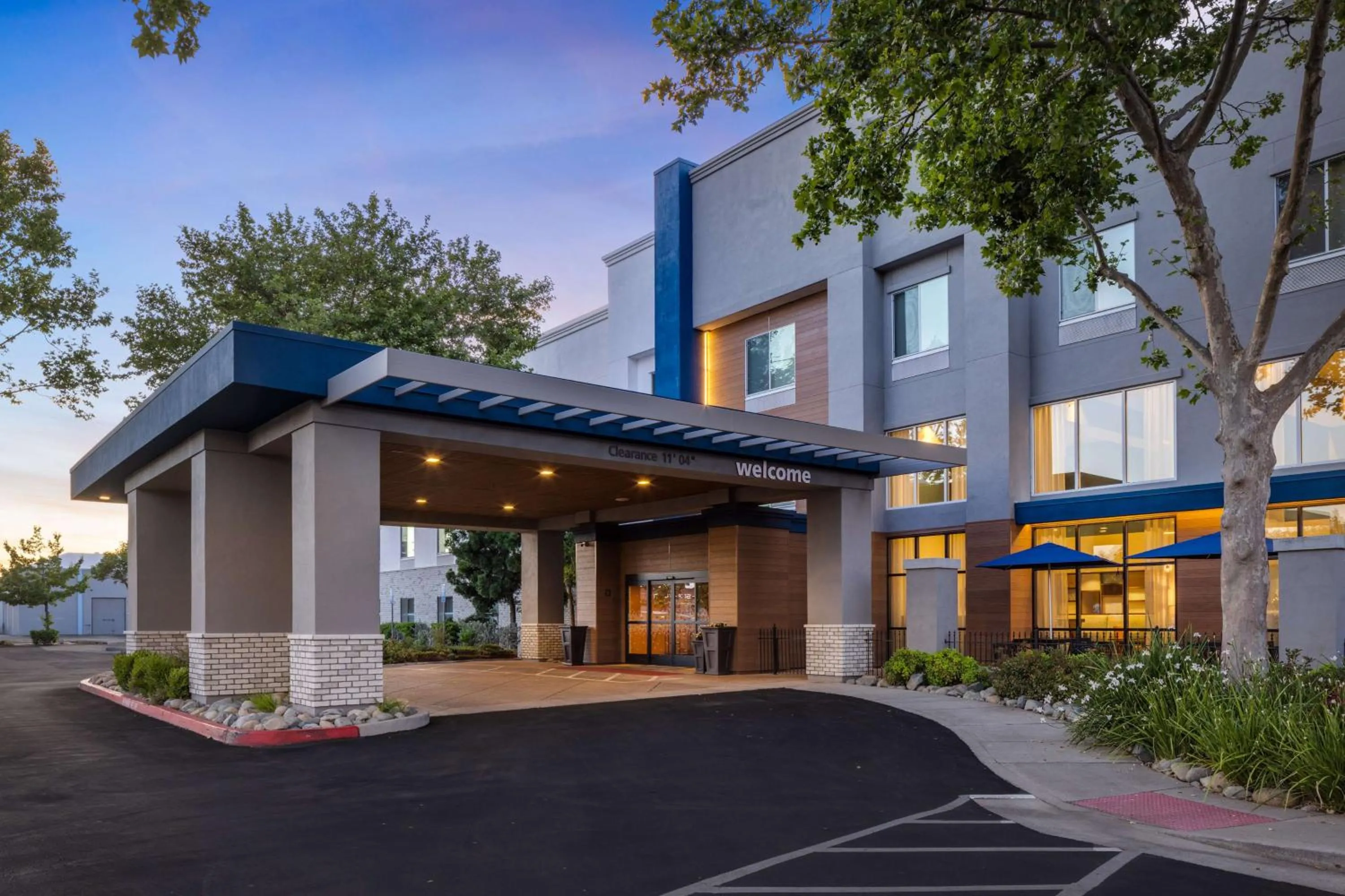 Property building in Hampton Inn & Suites Yuba City