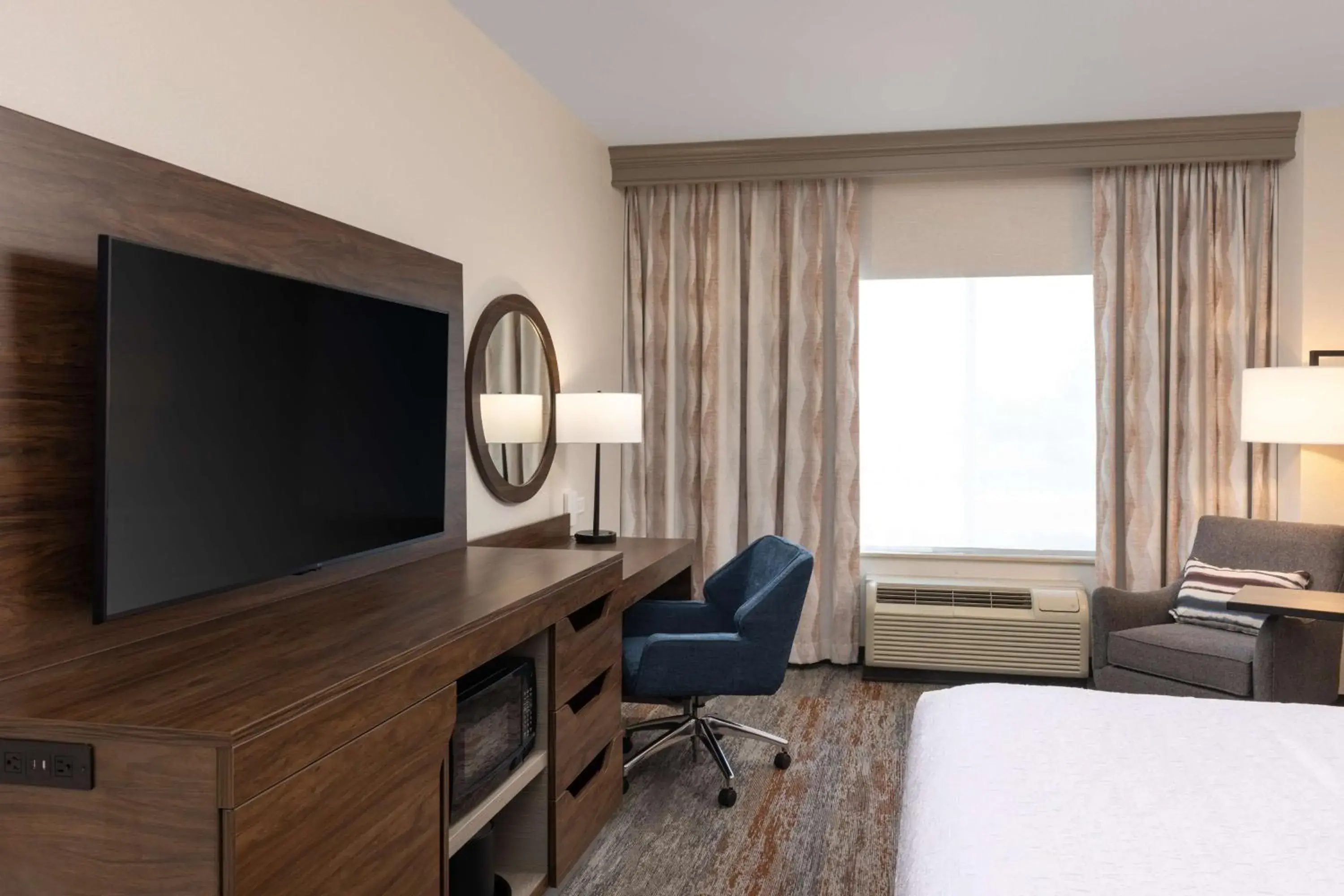 Bedroom, Bed in Hampton Inn & Suites Yuba City Bedroom, Bed in Hampton Inn & Suites Yuba City